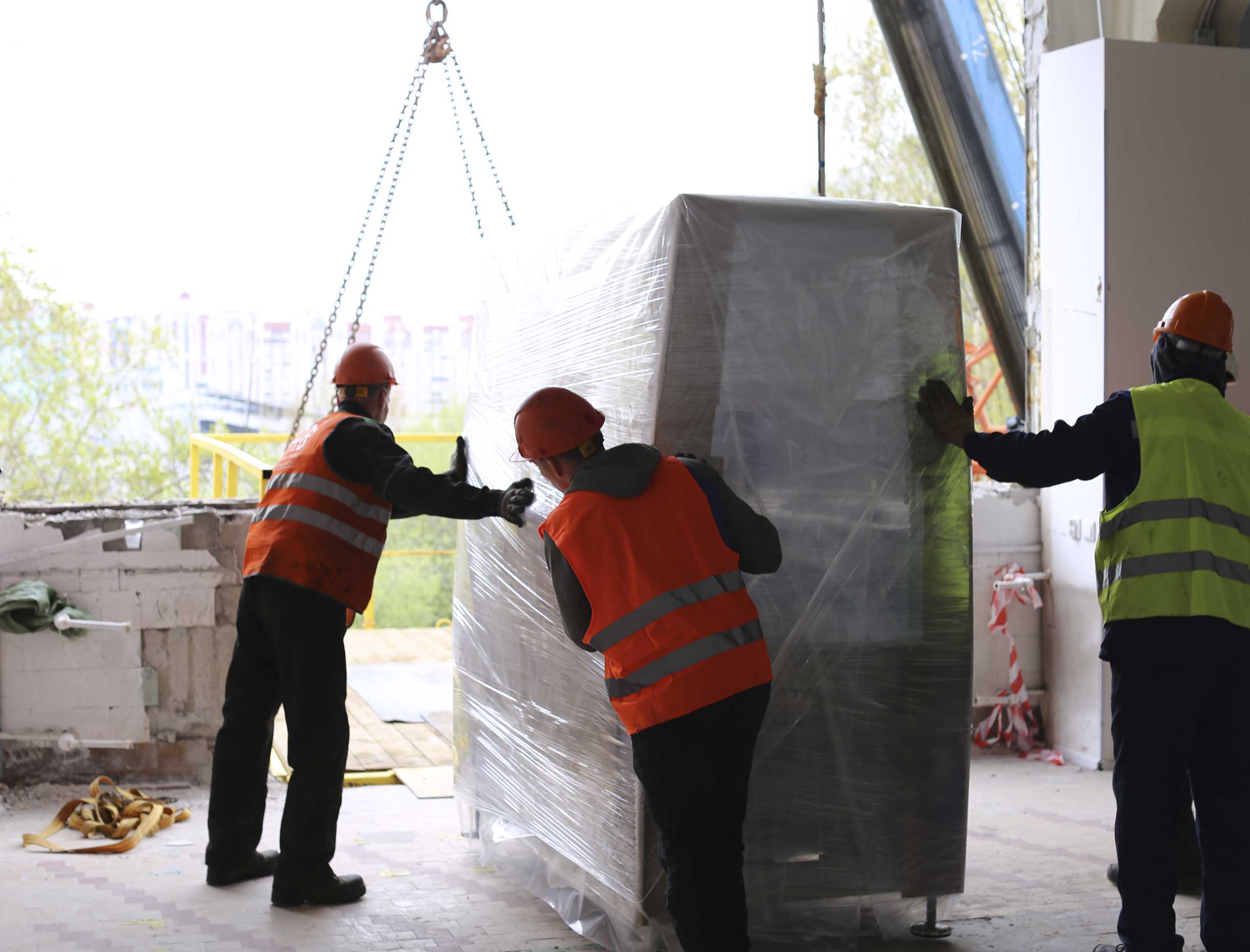 Фото Перевозка и спуск производственного оборудования при помощи подвесной платформы #42