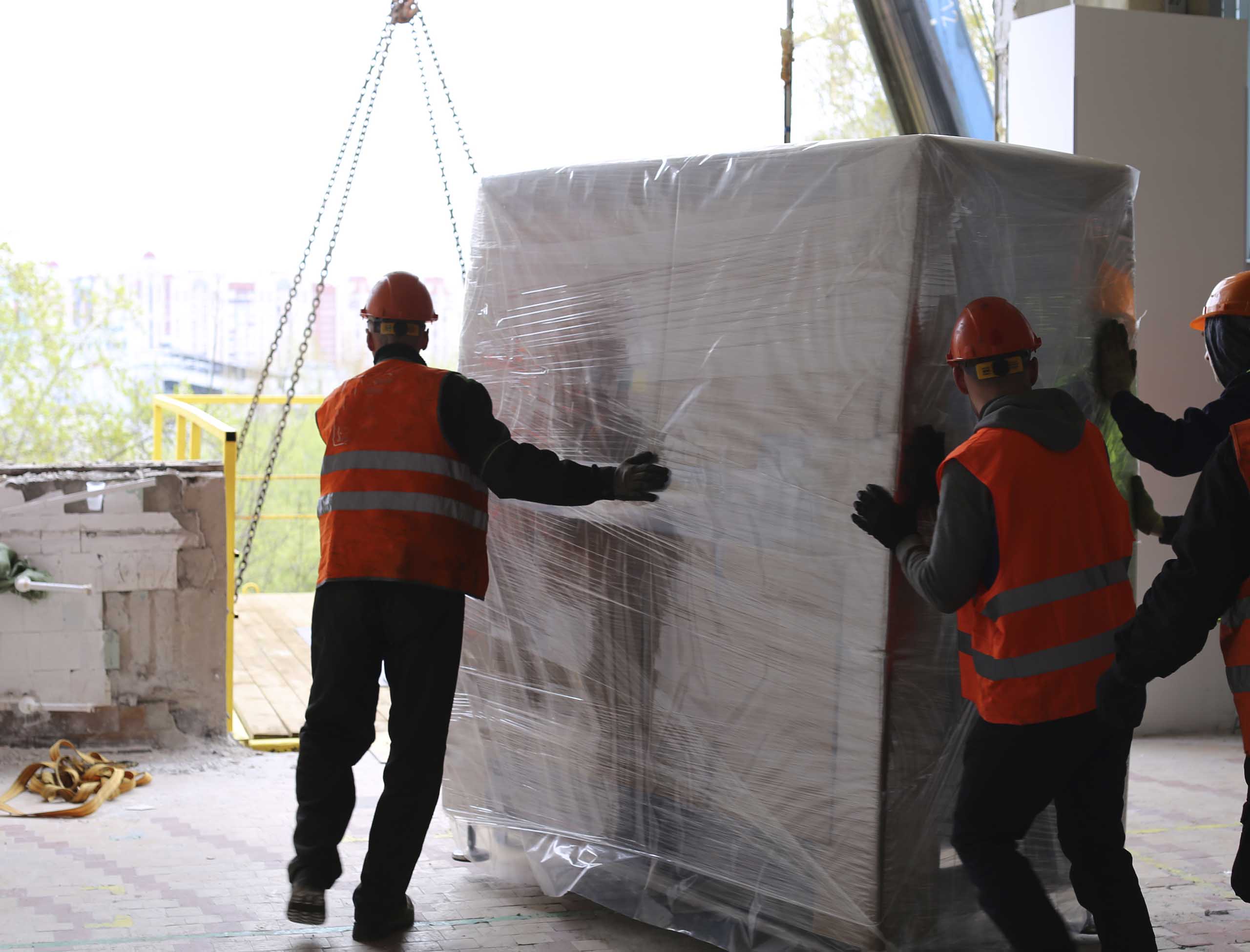 Фото Перевозка и спуск производственного оборудования при помощи подвесной платформы #43