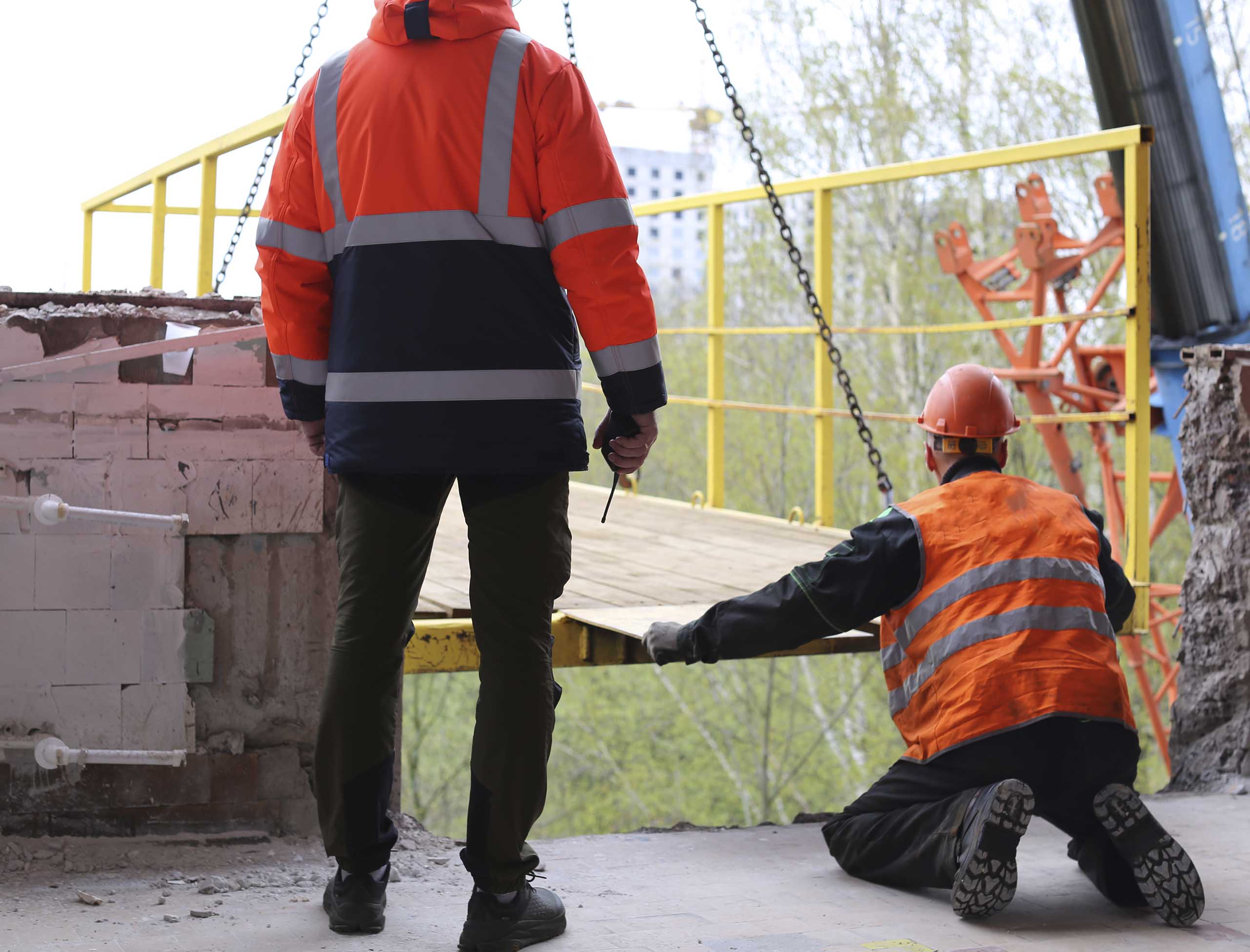 Фото Перевозка и спуск производственного оборудования при помощи подвесной платформы #48