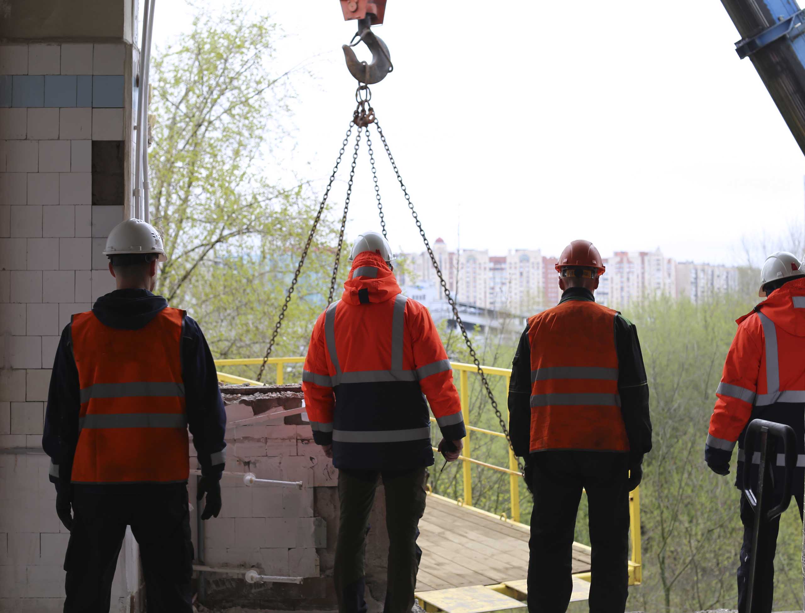 Фото Перевозка и спуск производственного оборудования при помощи подвесной платформы #51