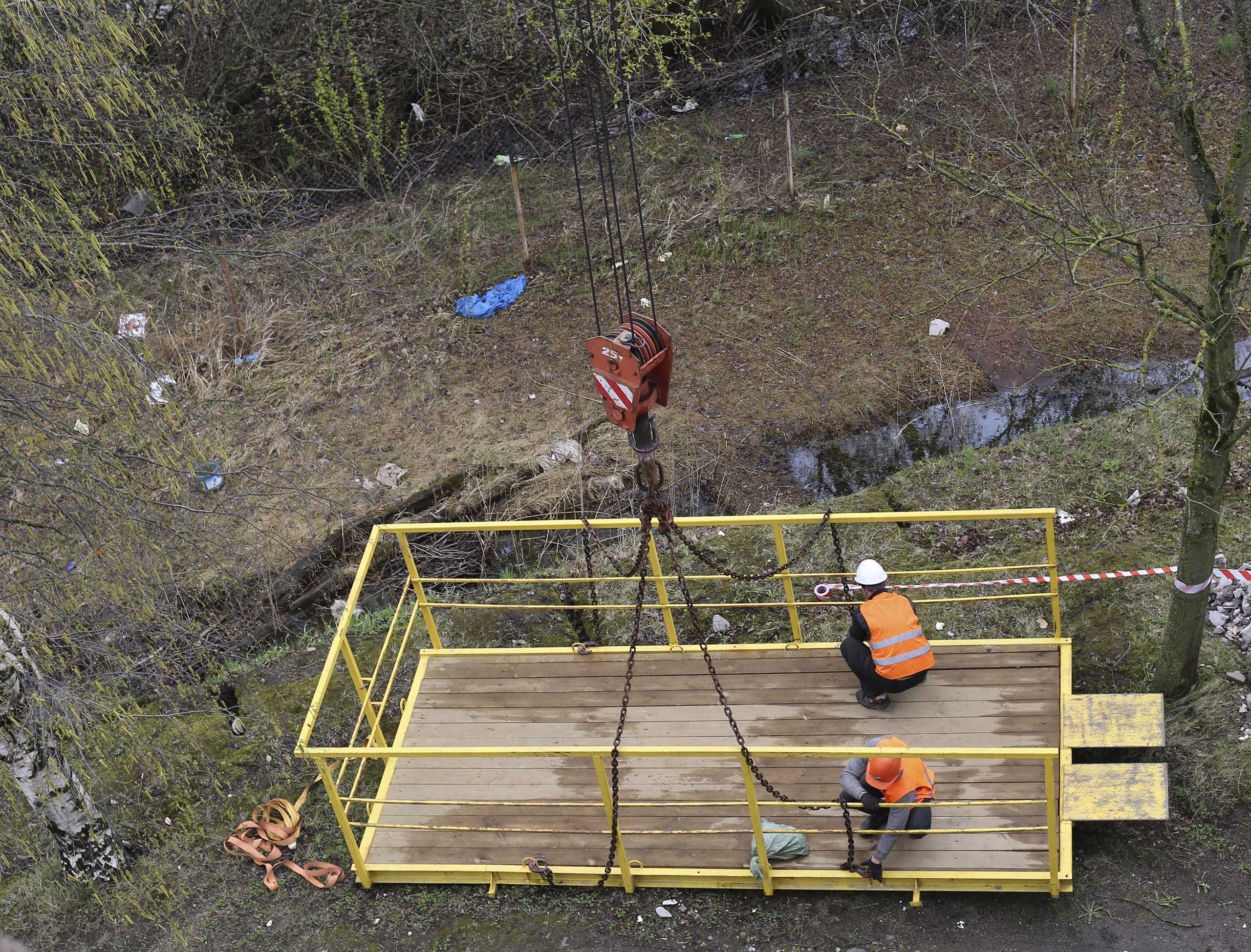 Фото Перевозка и спуск производственного оборудования при помощи подвесной платформы #54
