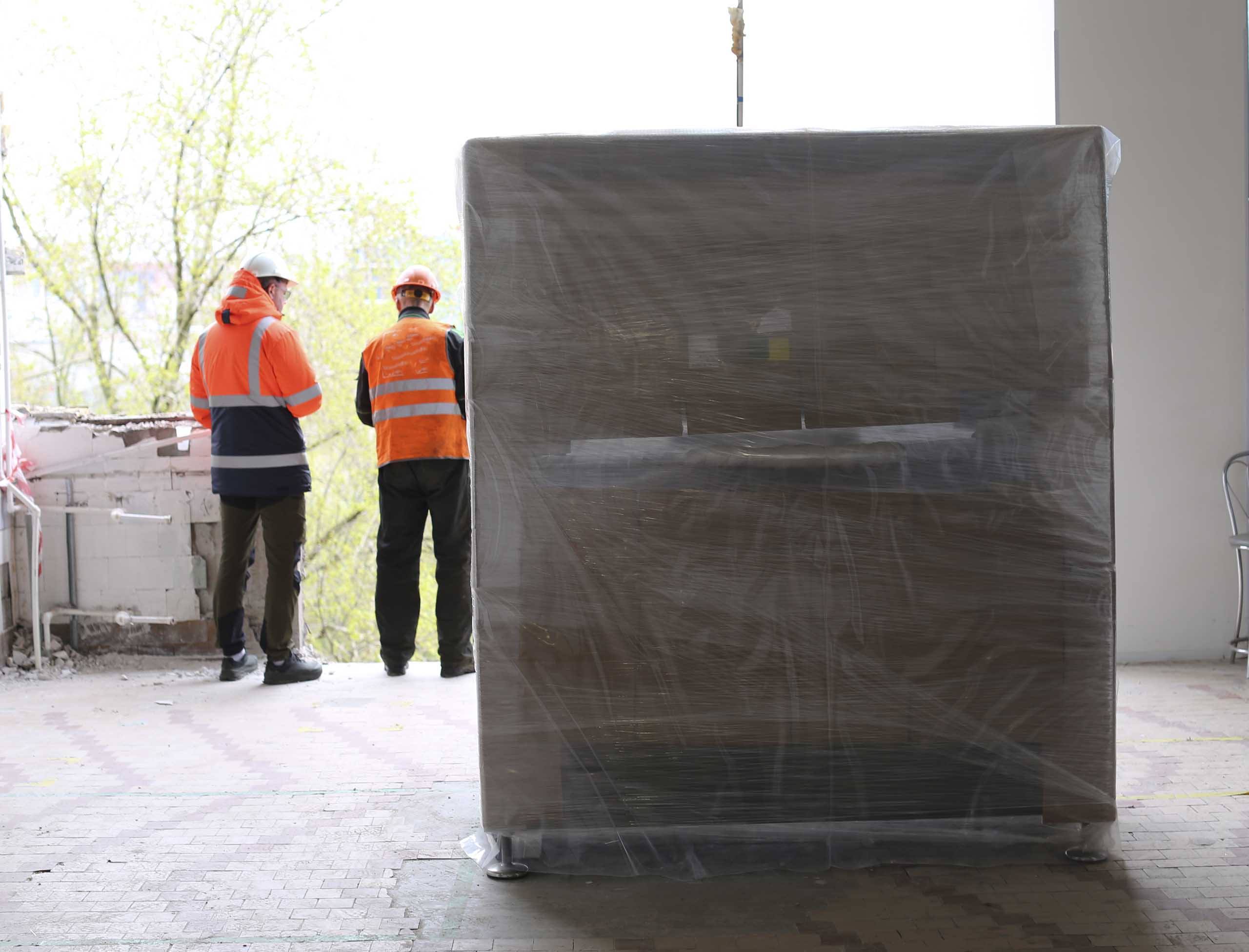 Фото Перевозка и спуск производственного оборудования при помощи подвесной платформы #55