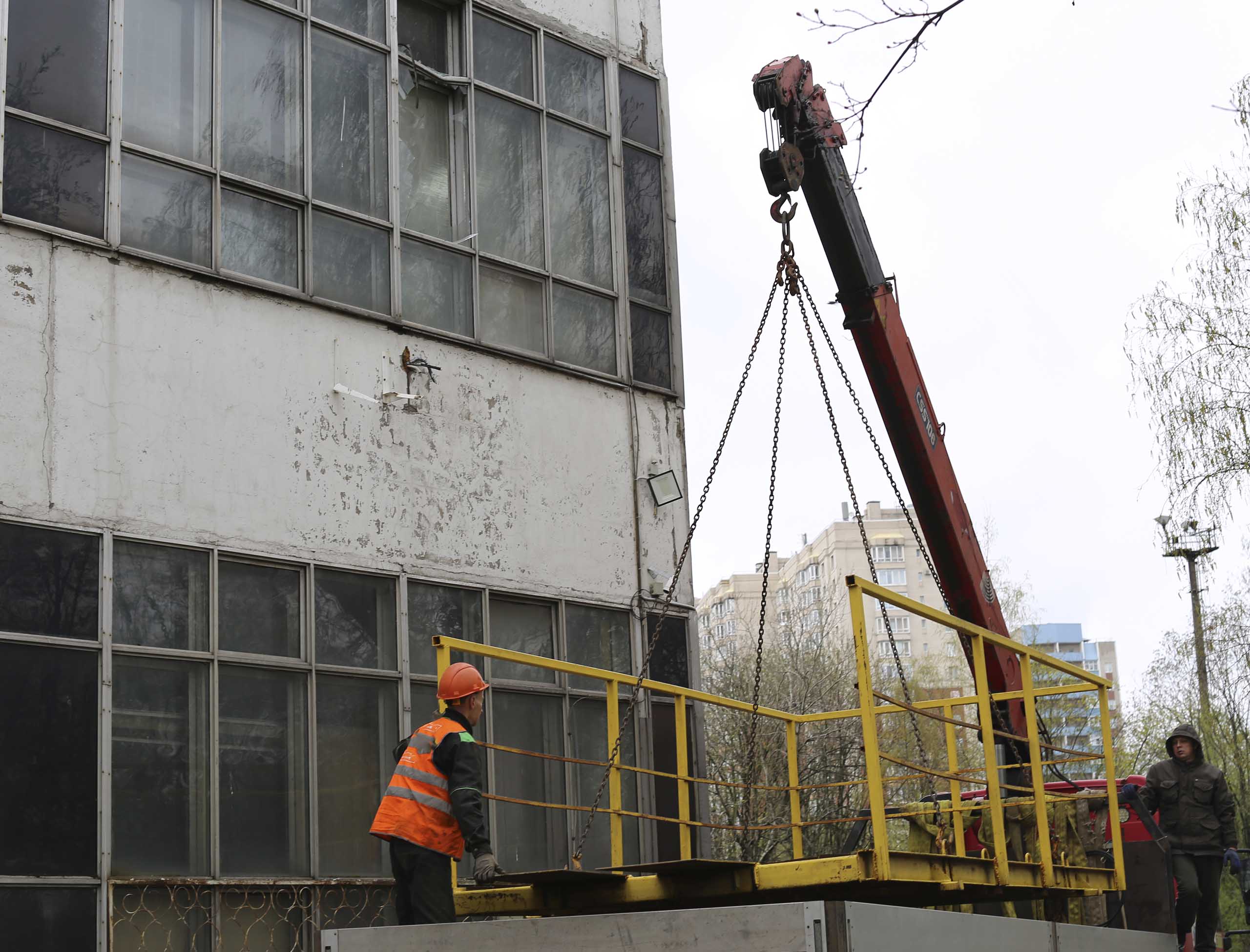 Фото Перевозка и спуск производственного оборудования при помощи подвесной платформы #60