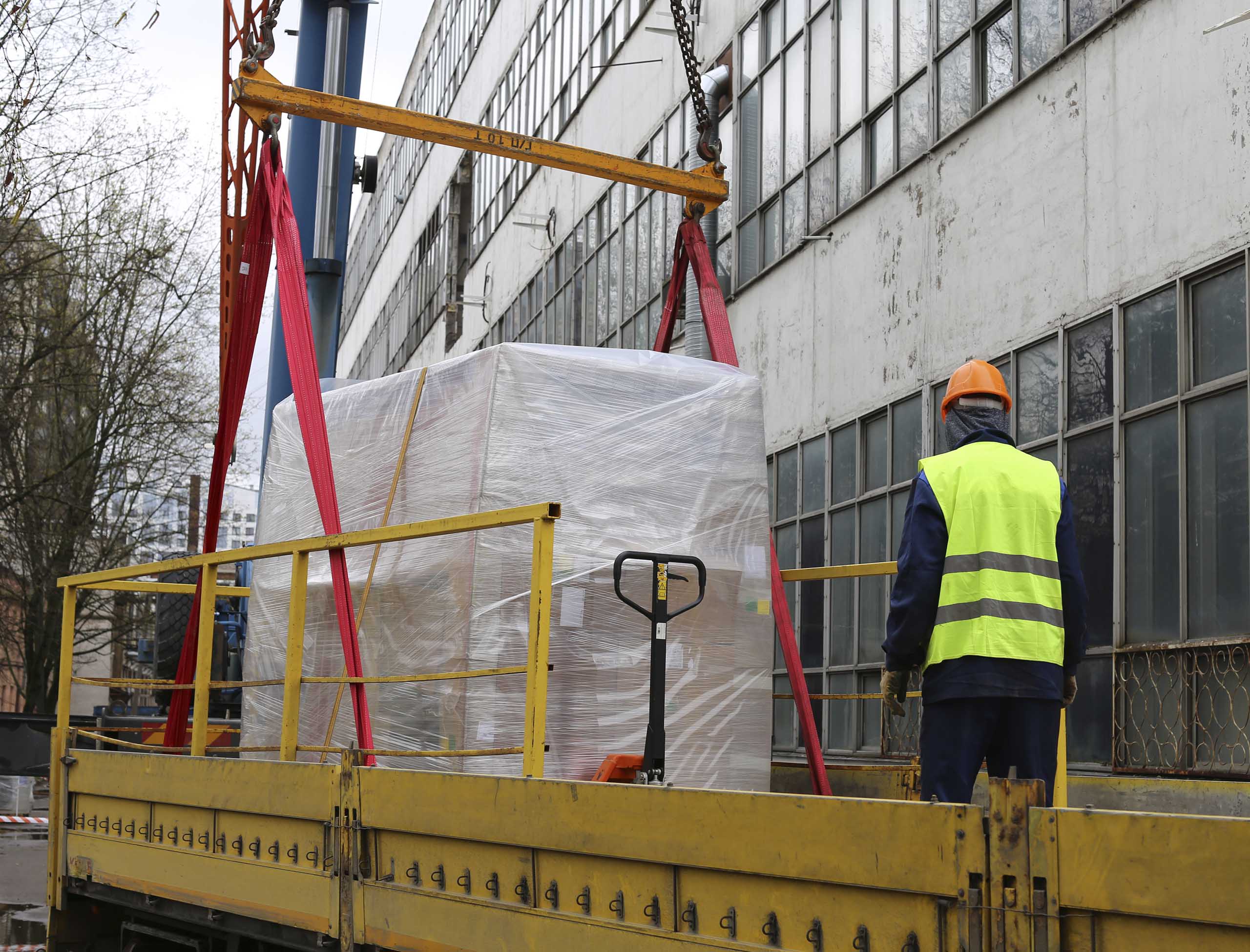 Фото Перевозка и спуск производственного оборудования при помощи подвесной платформы #62