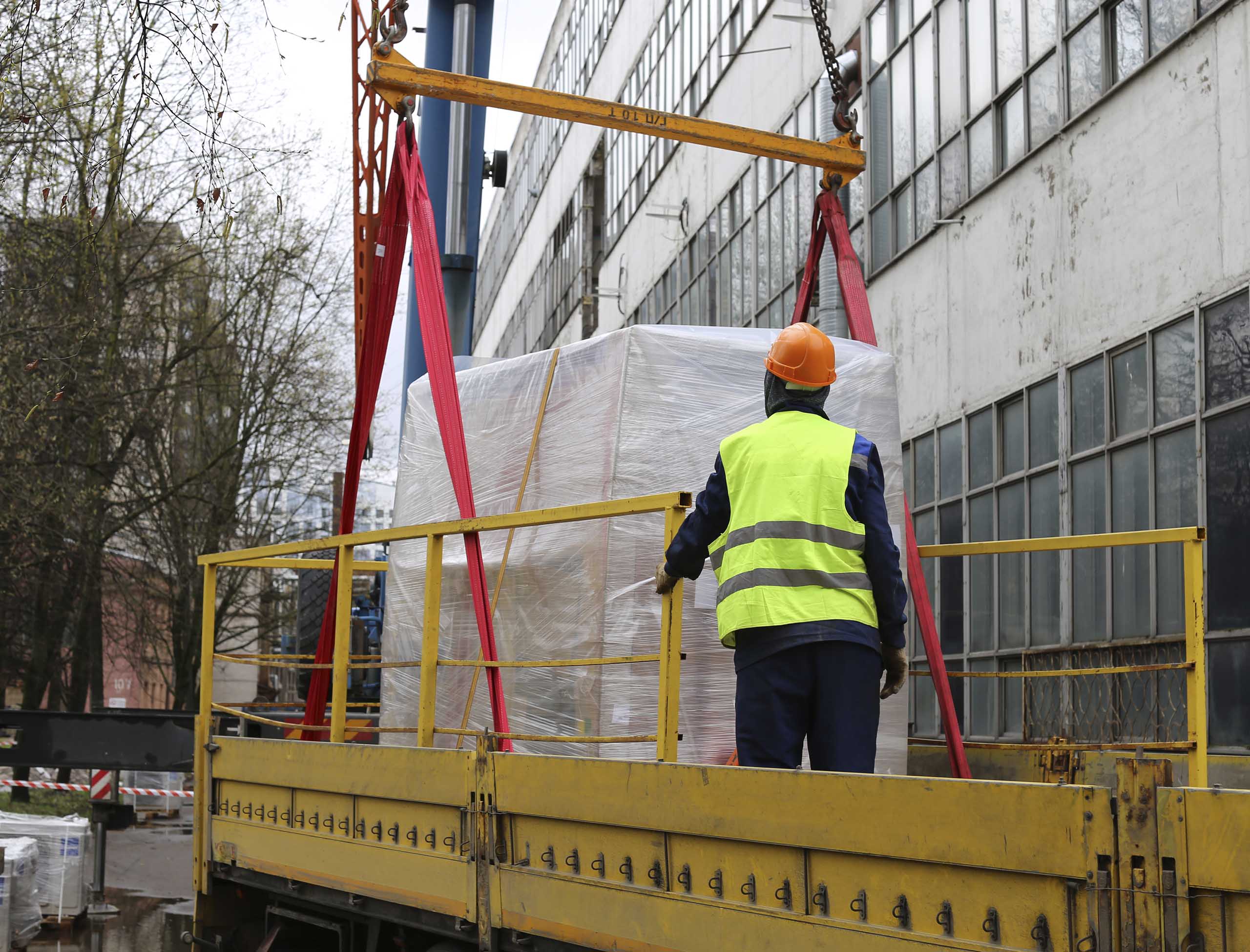 Фото Перевозка и спуск производственного оборудования при помощи подвесной платформы #63