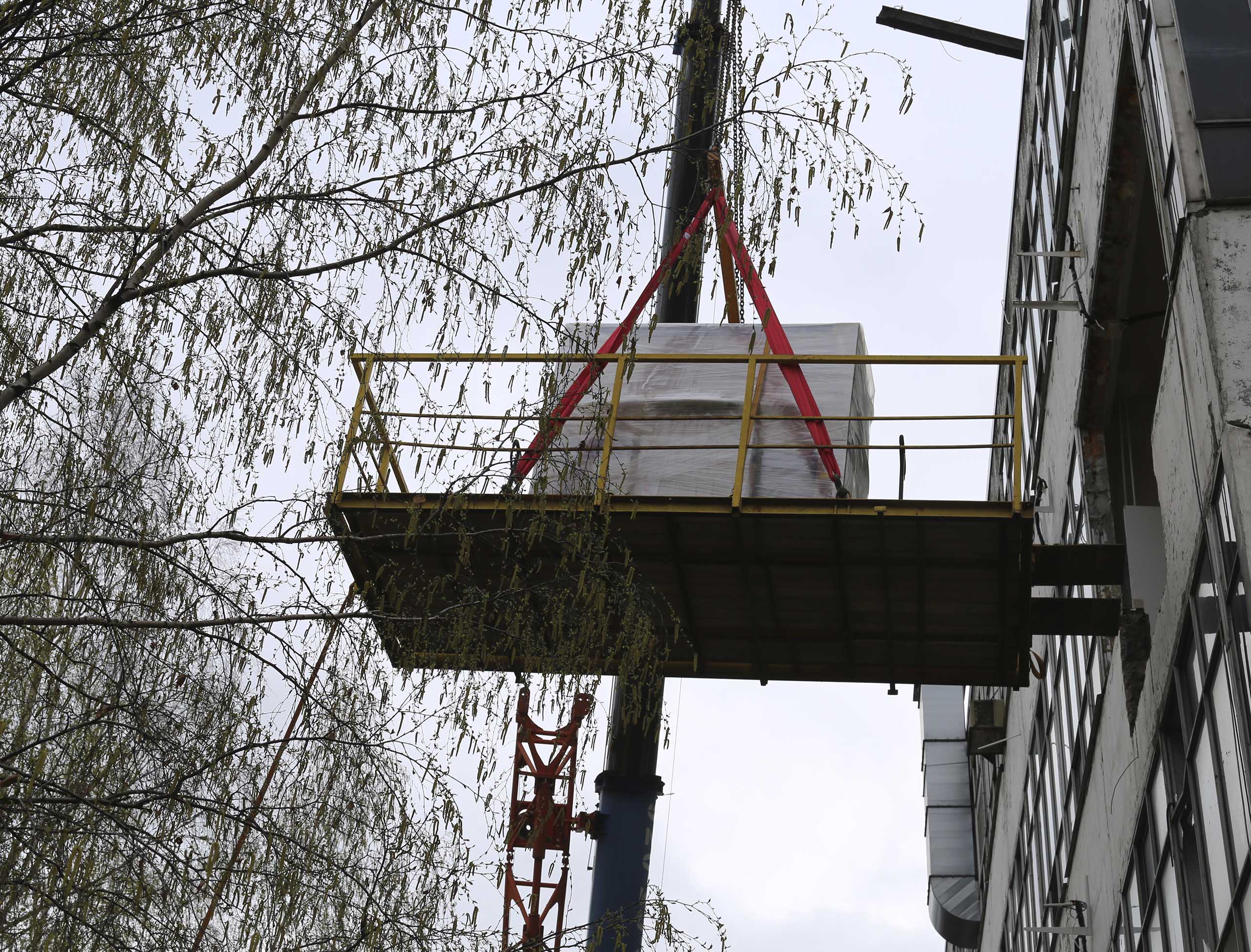 Фото Перевозка и спуск производственного оборудования при помощи подвесной платформы #66