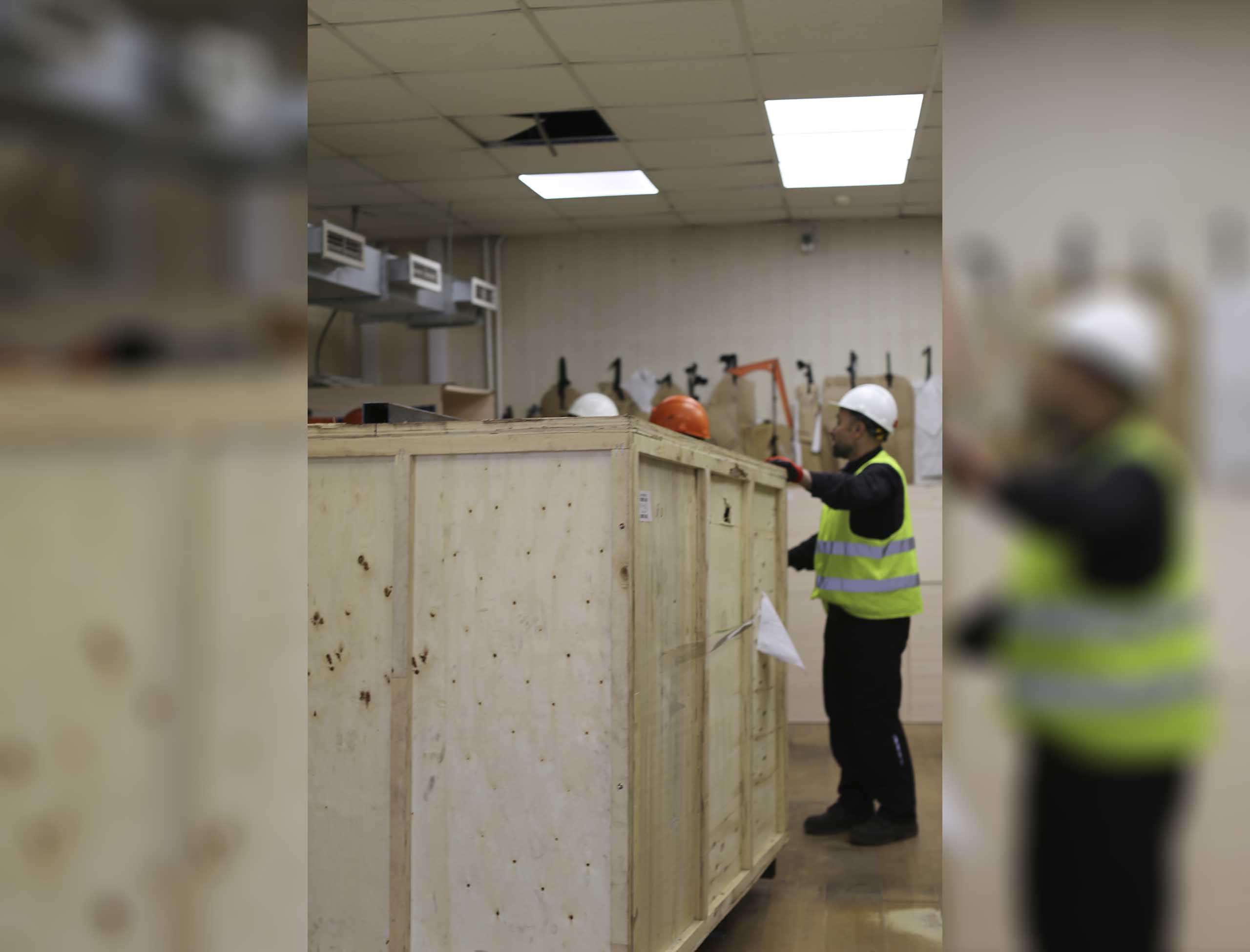 Фото Доставка с разгрузкой и подачей оборудования в технологический проем для типографии #2