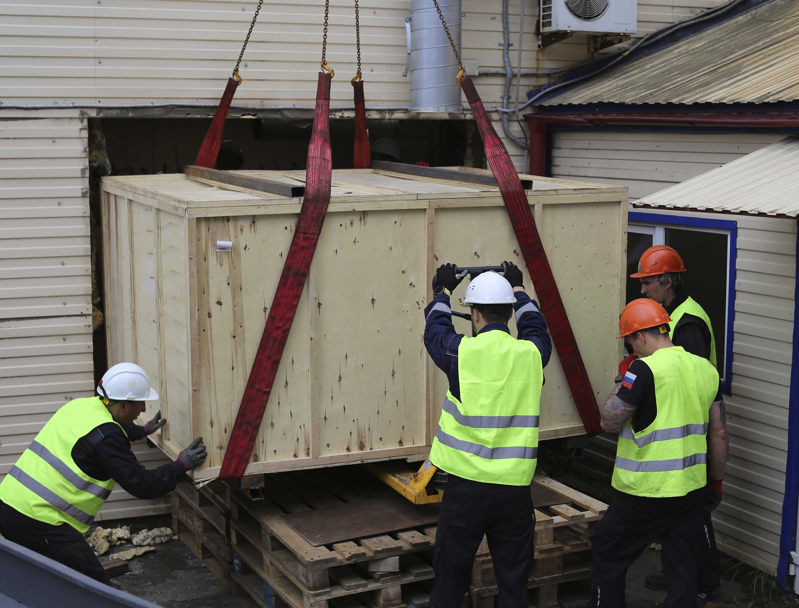 Фото Доставка с разгрузкой и подачей оборудования в технологический проем для типографии #4