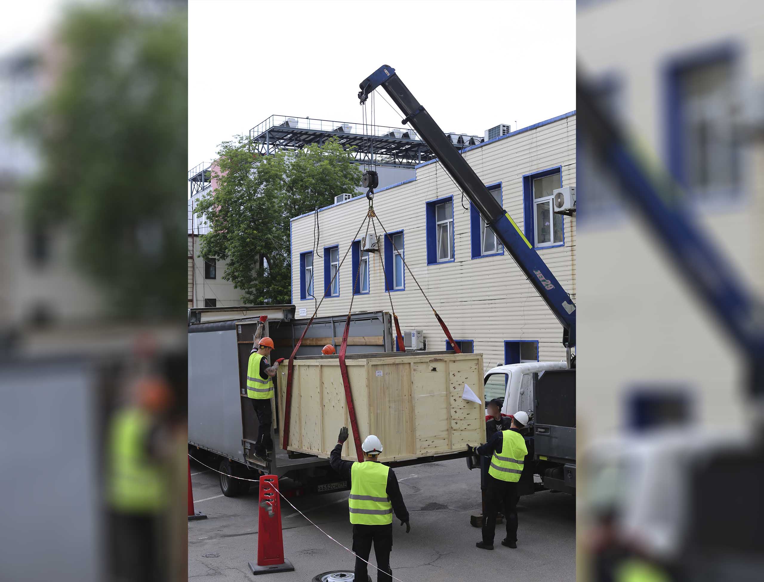 Фото Доставка с разгрузкой и подачей оборудования в технологический проем для типографии #5