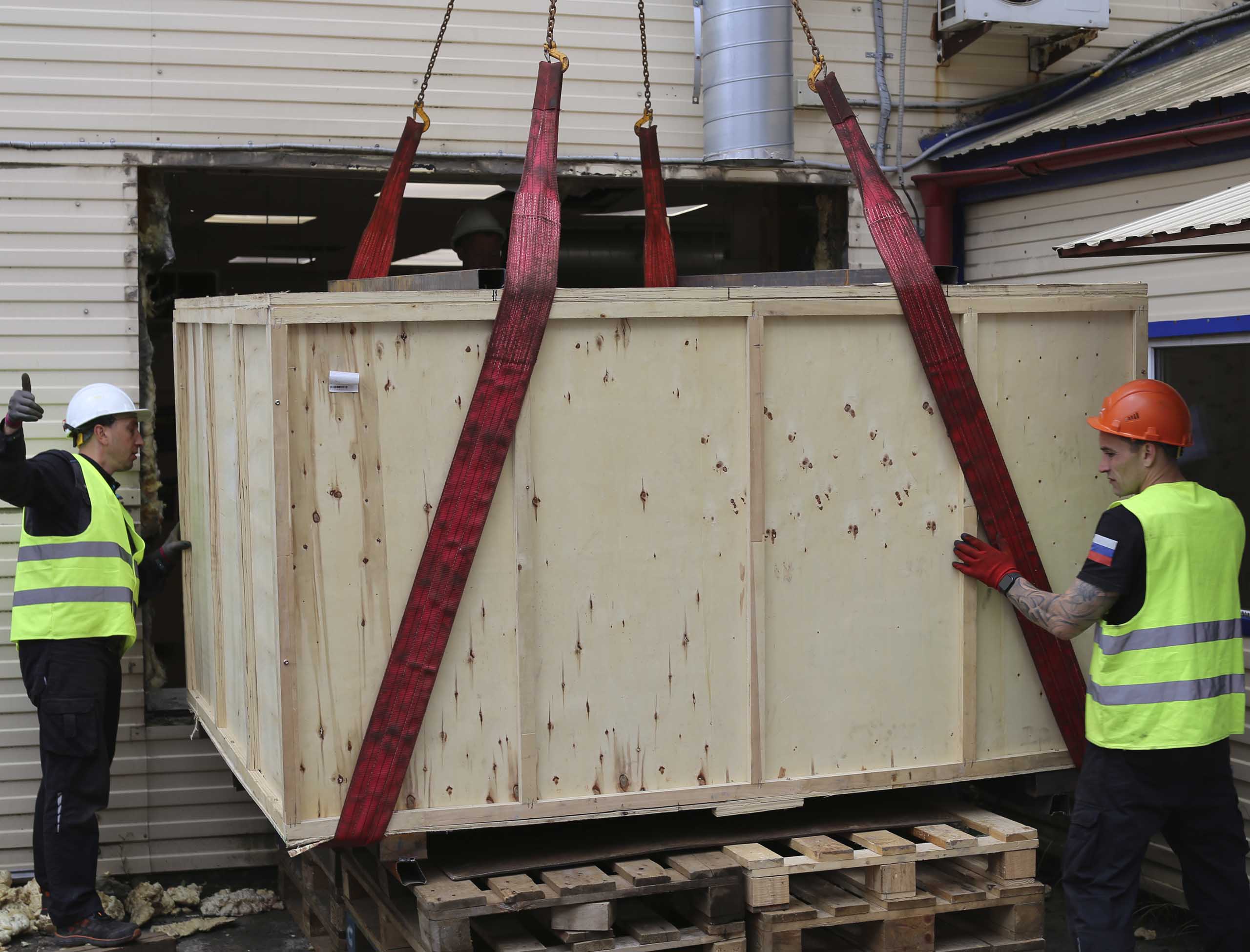 Фото Доставка с разгрузкой и подачей оборудования в технологический проем для типографии #6