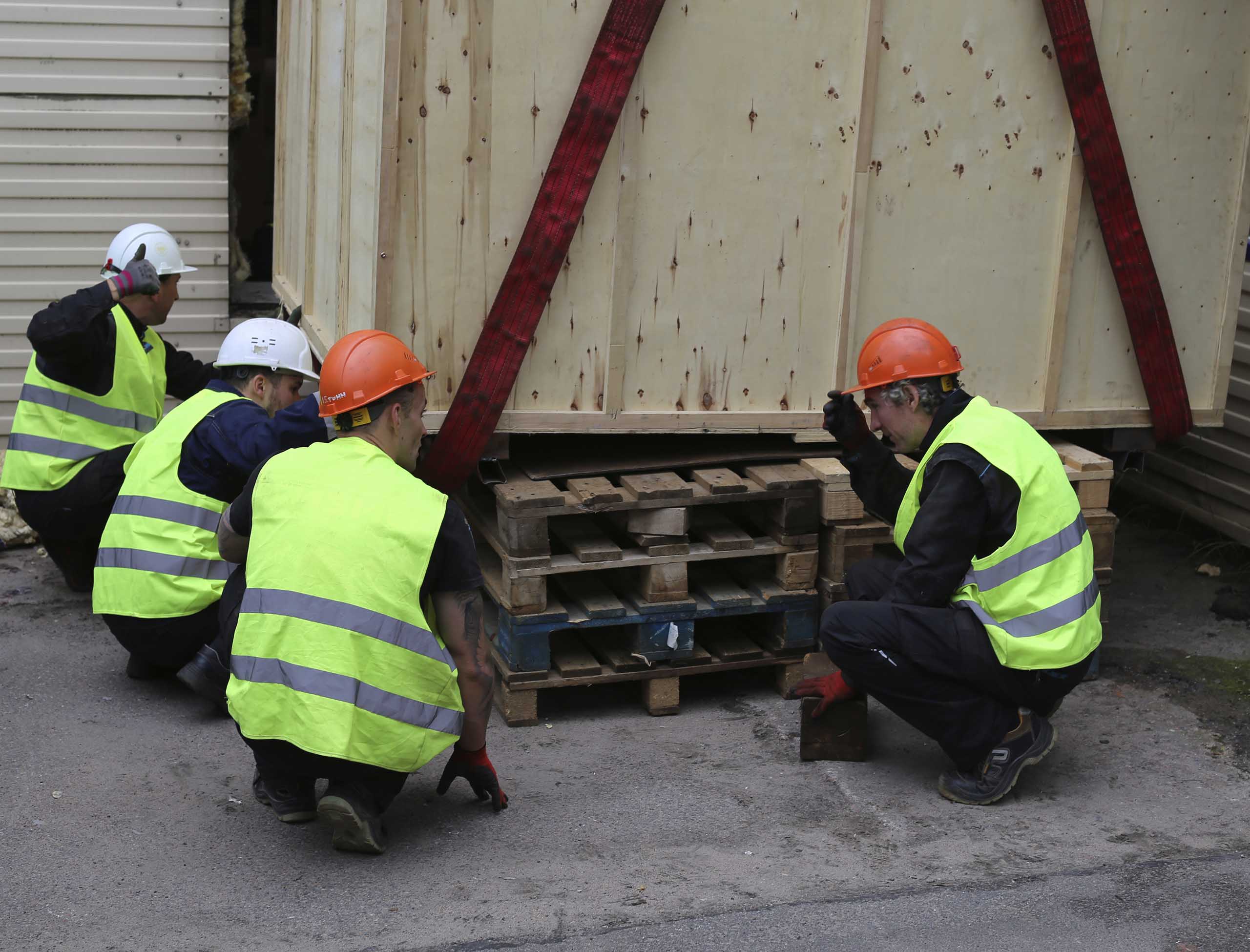 Фото Доставка с разгрузкой и подачей оборудования в технологический проем для типографии #7