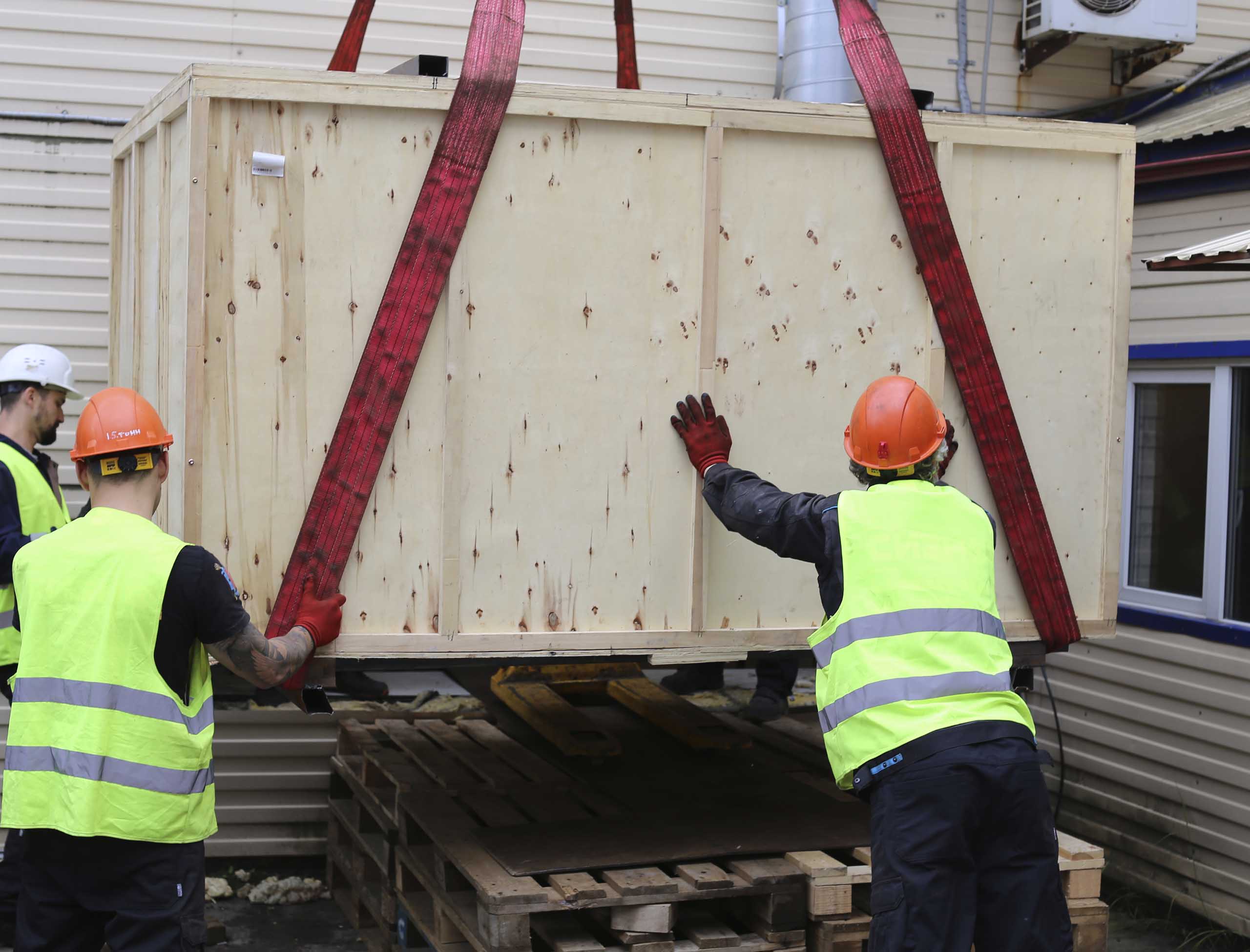 Фото Доставка с разгрузкой и подачей оборудования в технологический проем для типографии #9