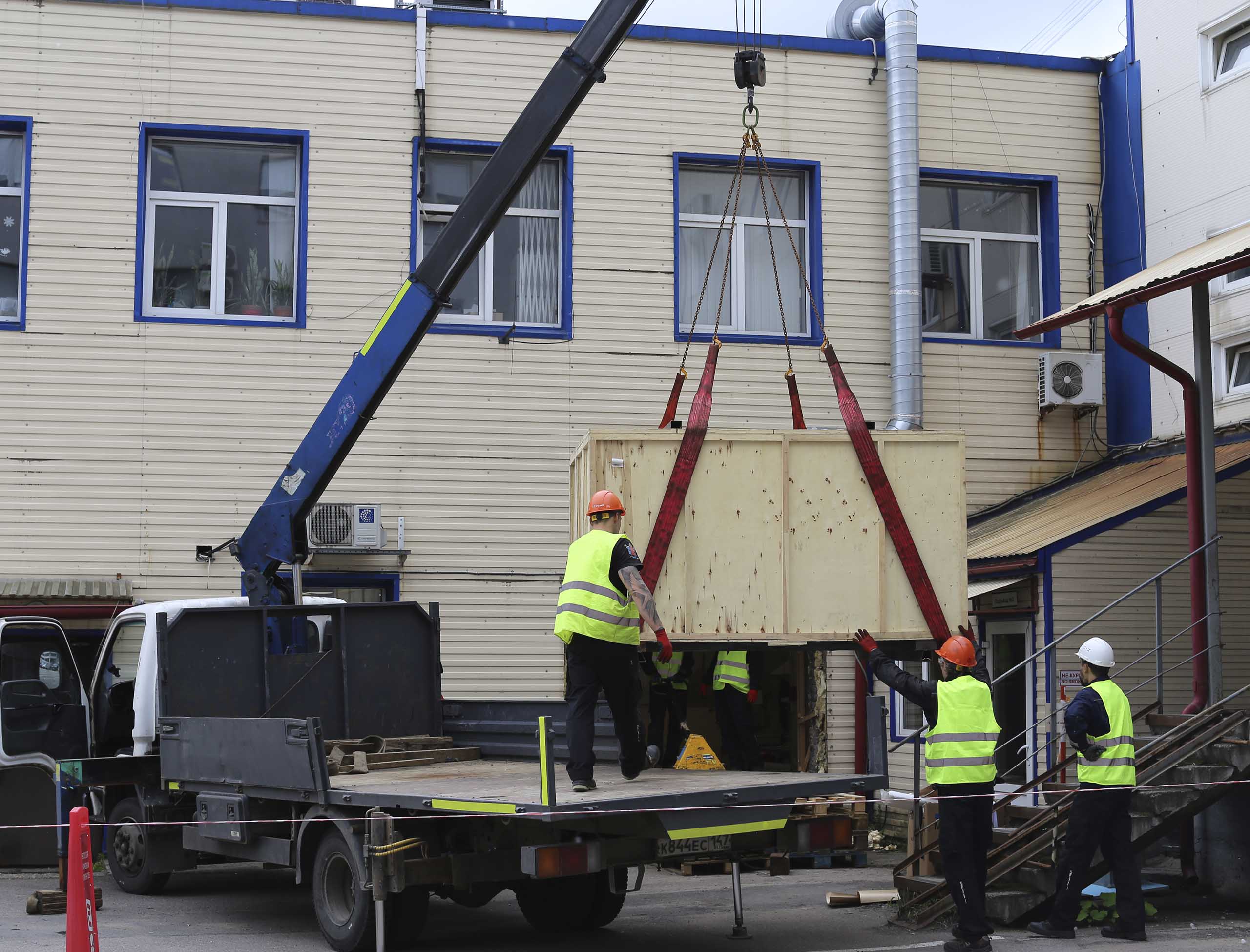 Фото Доставка с разгрузкой и подачей оборудования в технологический проем для типографии #11