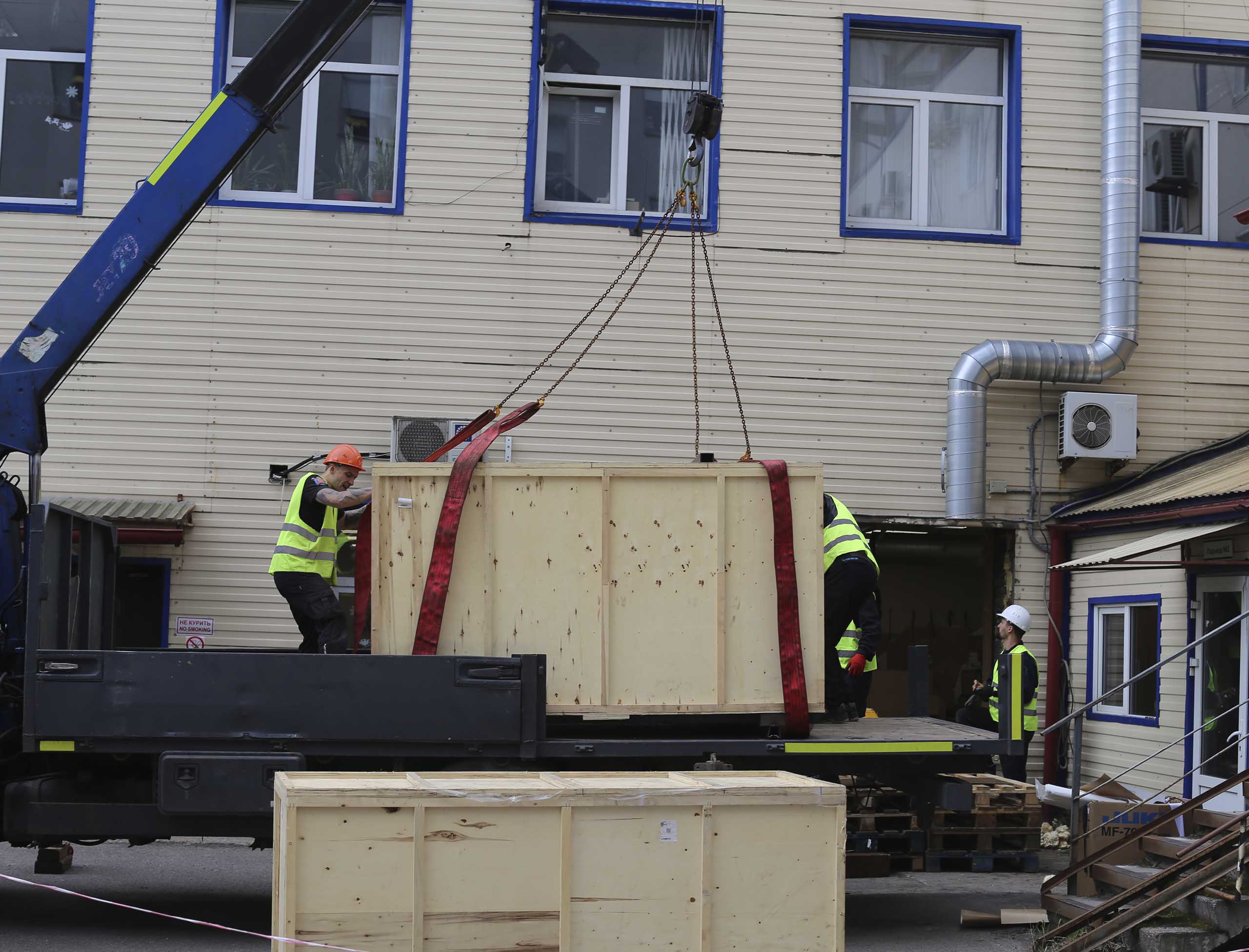 Фото Доставка с разгрузкой и подачей оборудования в технологический проем для типографии #13