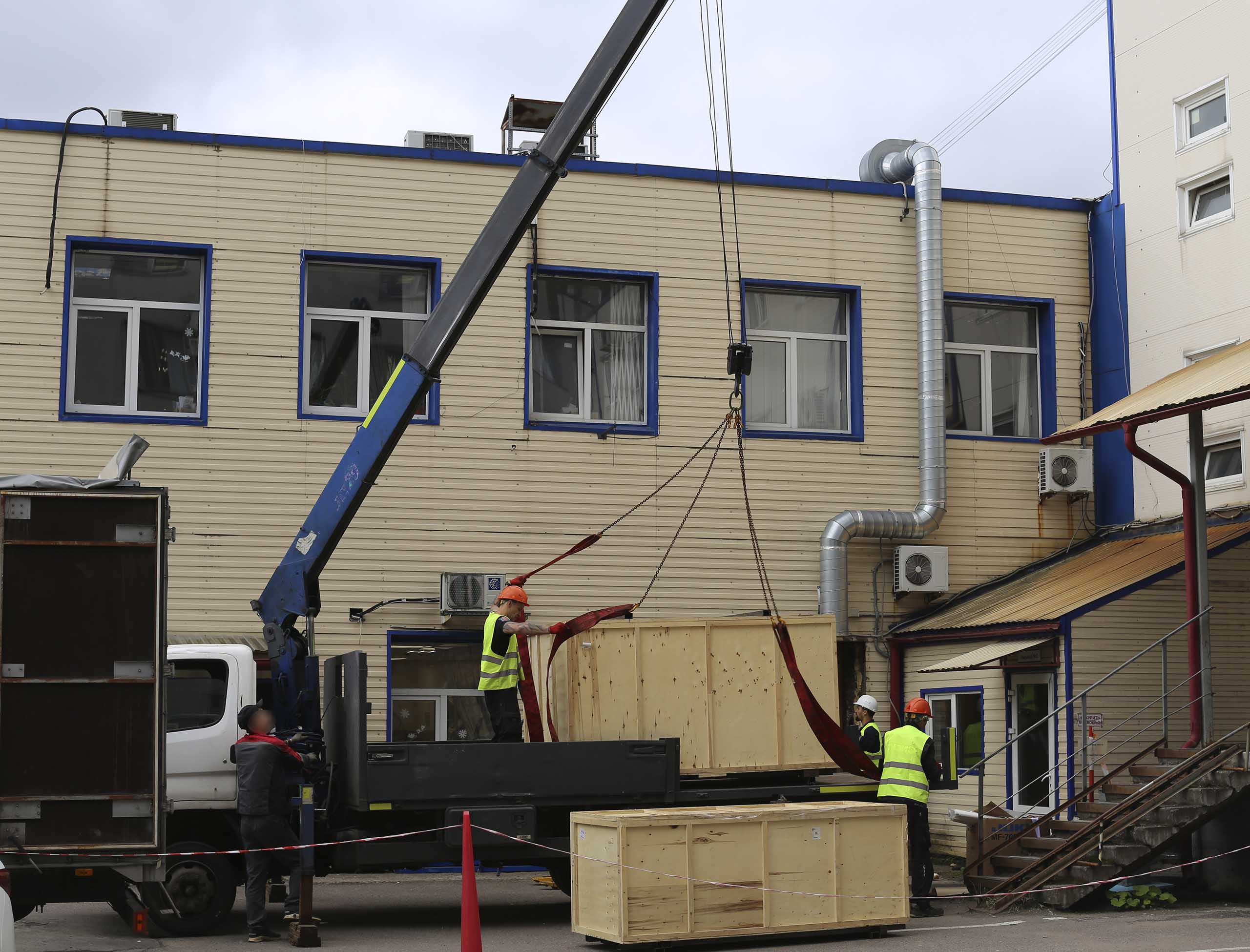 Фото Доставка с разгрузкой и подачей оборудования в технологический проем для типографии #14