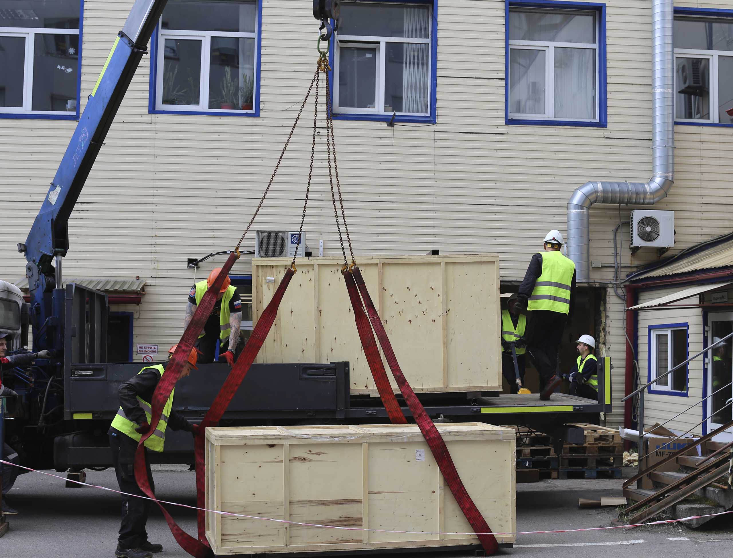 Фото Доставка с разгрузкой и подачей оборудования в технологический проем для типографии #15