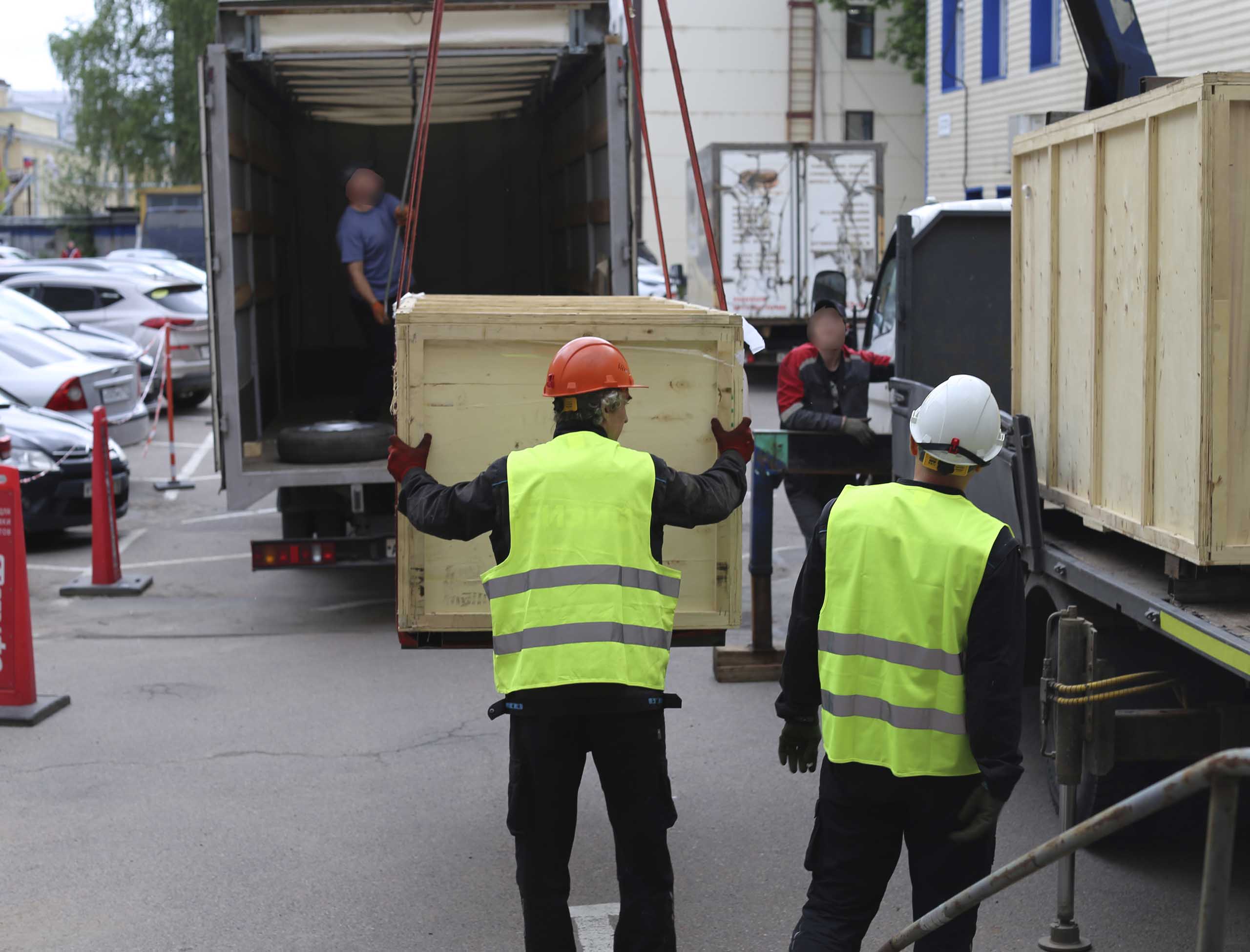 Фото Доставка с разгрузкой и подачей оборудования в технологический проем для типографии #16