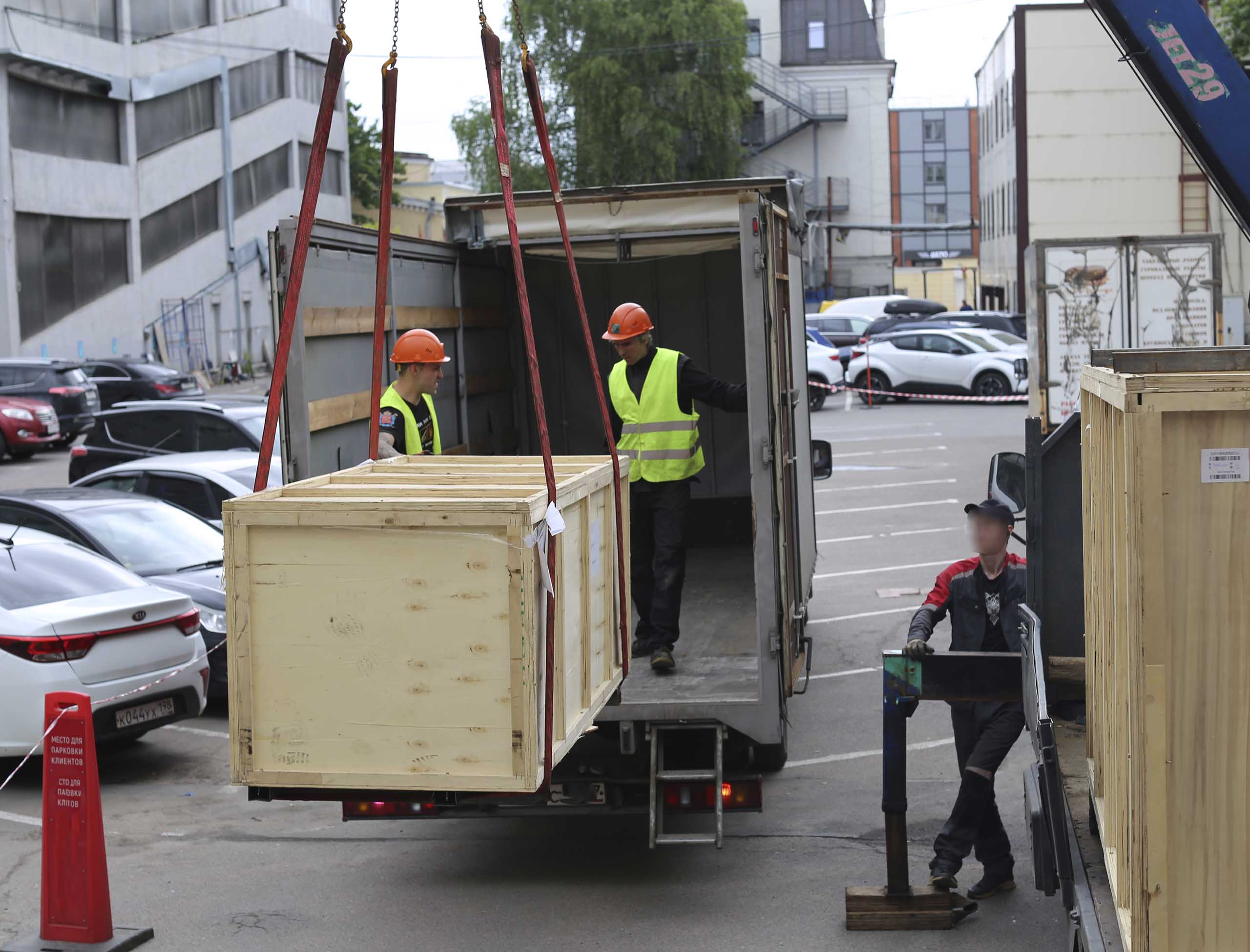 Фото Доставка с разгрузкой и подачей оборудования в технологический проем для типографии #17