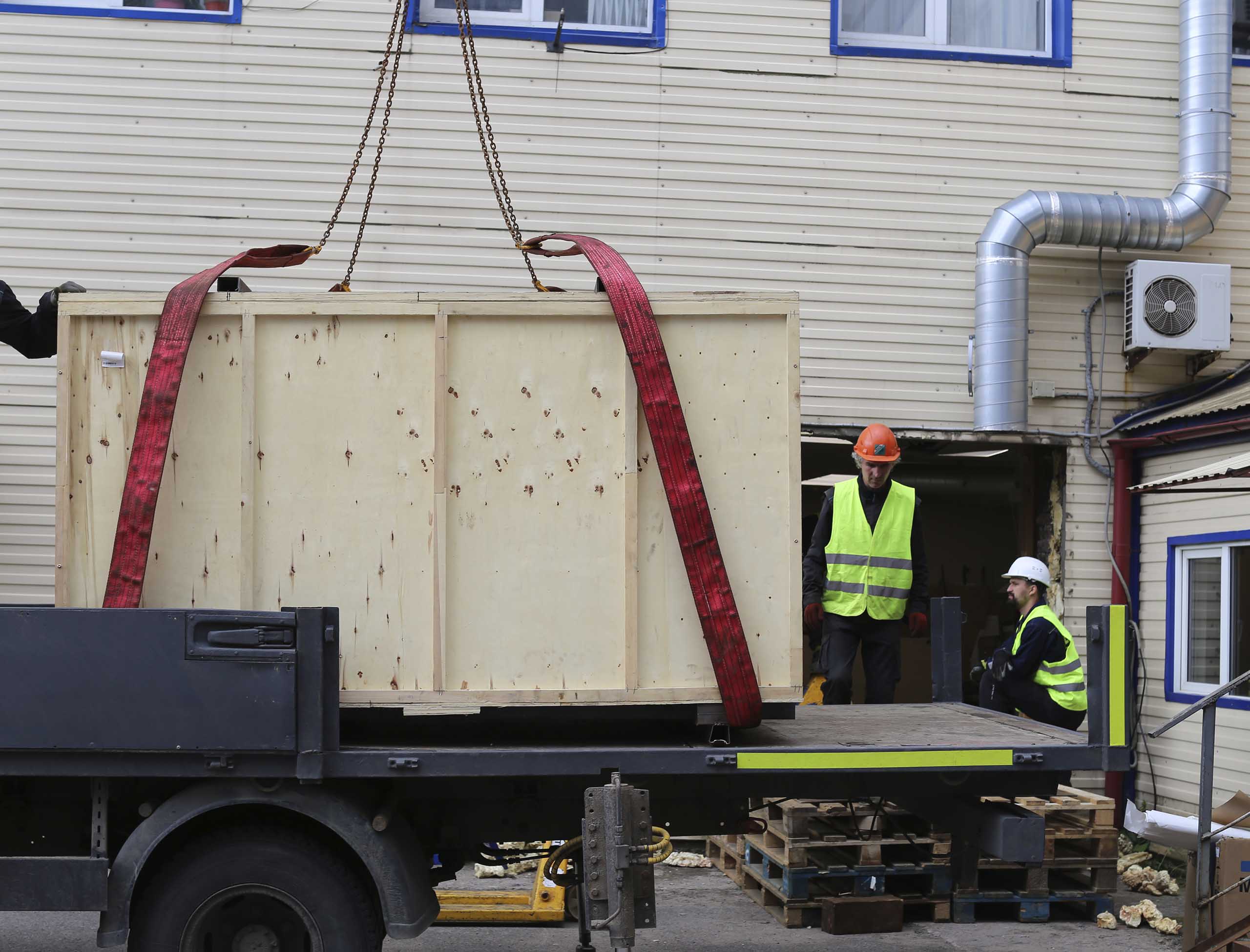 Фото Доставка с разгрузкой и подачей оборудования в технологический проем для типографии #18