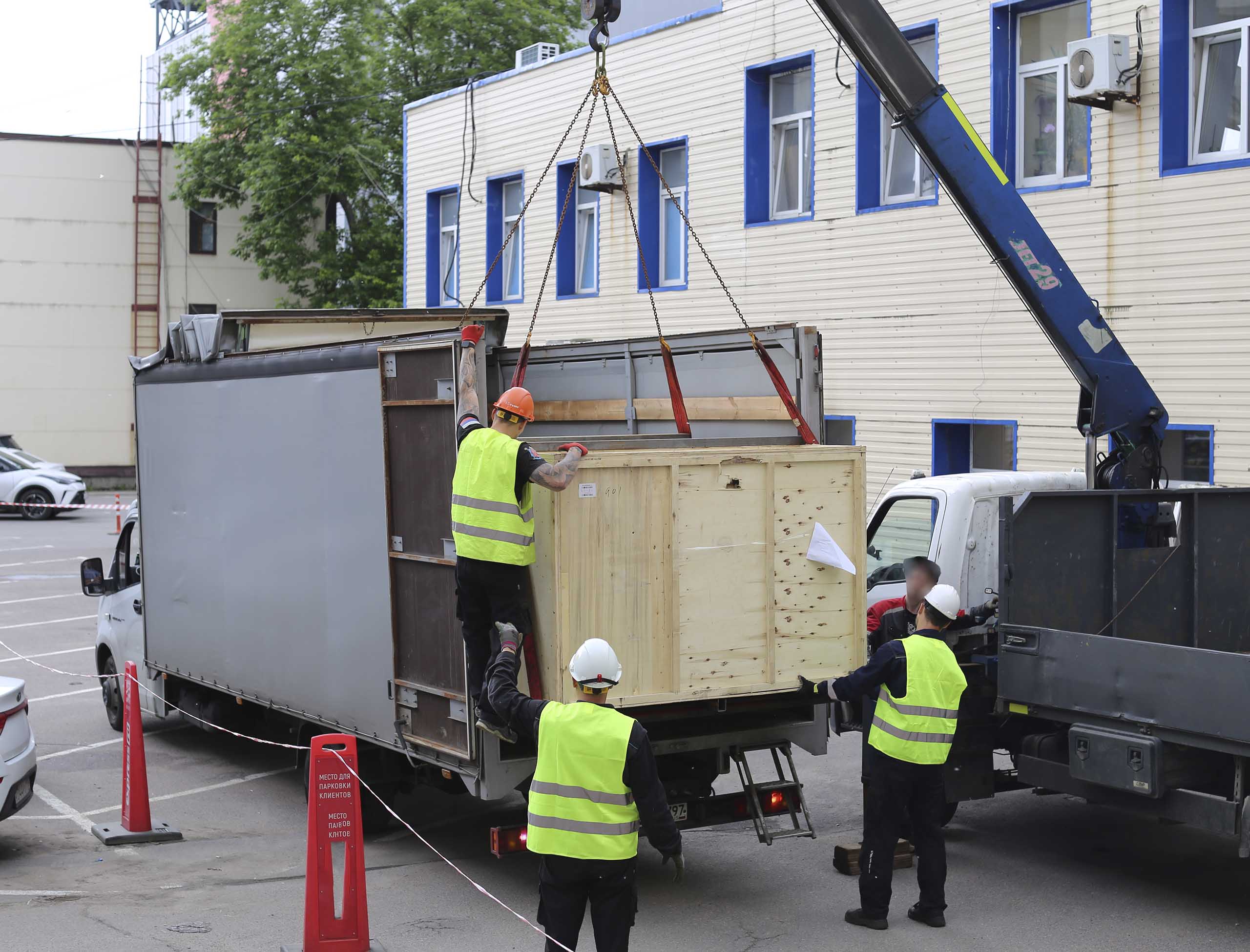 Фото Доставка с разгрузкой и подачей оборудования в технологический проем для типографии #21