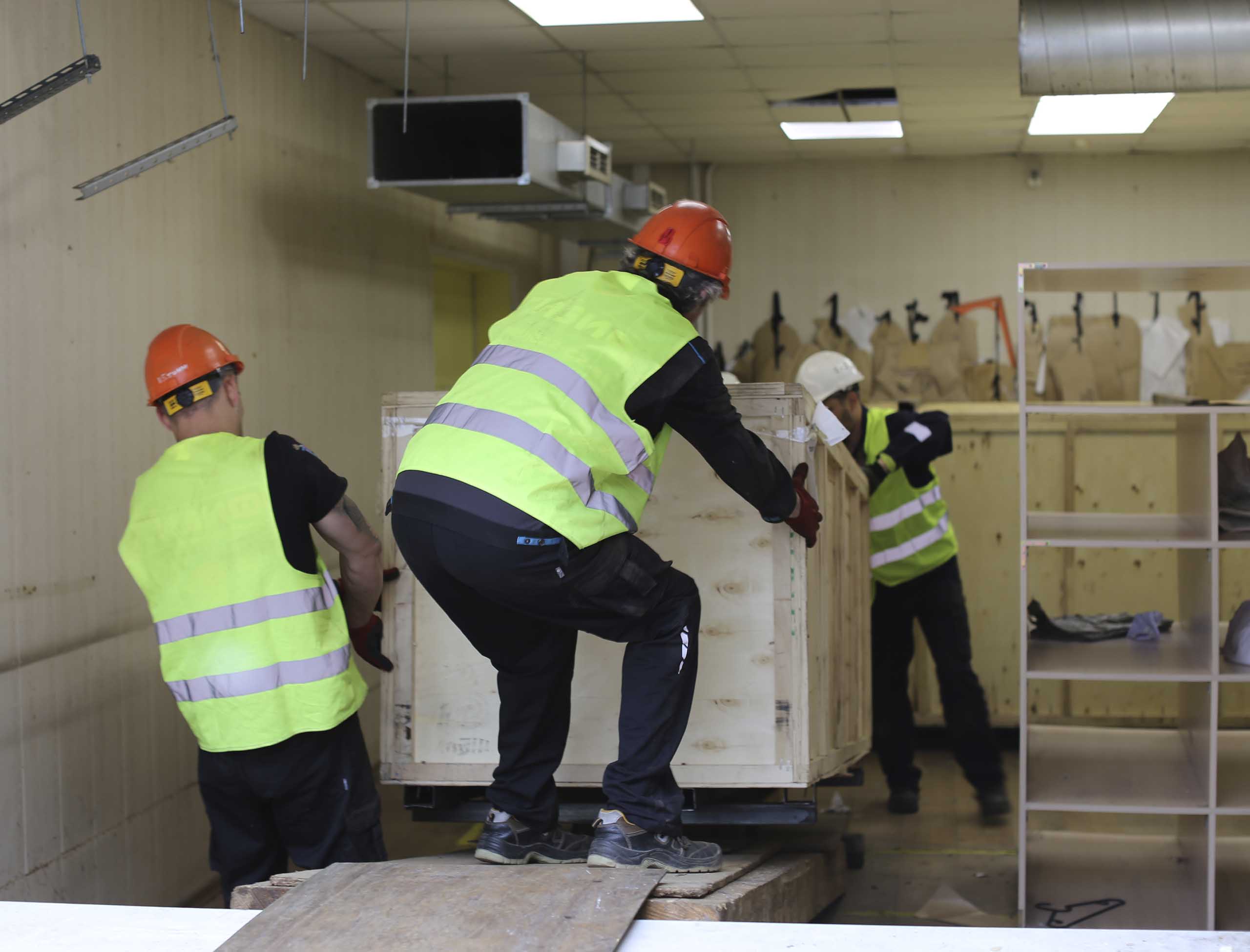 Фото Доставка с разгрузкой и подачей оборудования в технологический проем для типографии #27