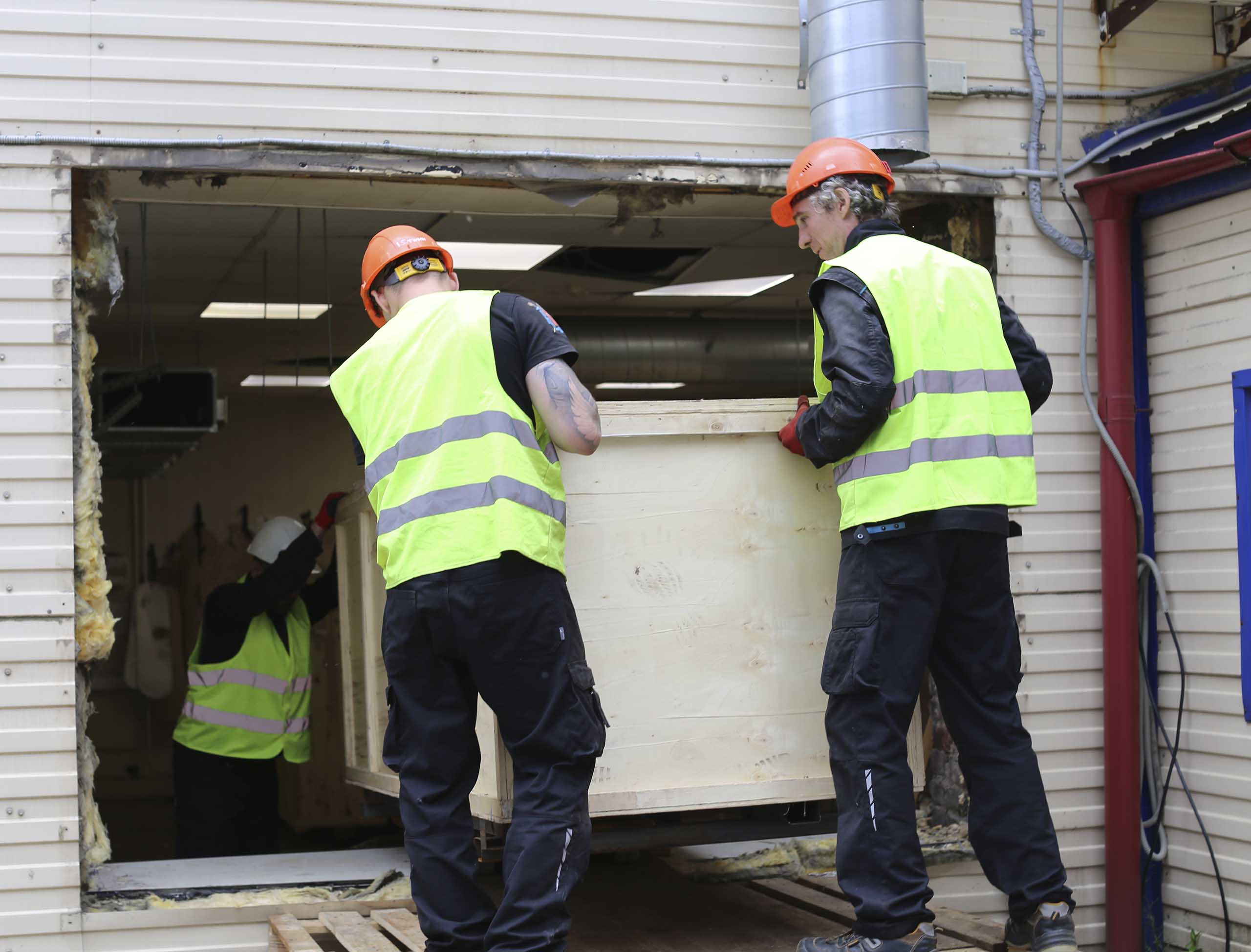 Фото Доставка с разгрузкой и подачей оборудования в технологический проем для типографии #28