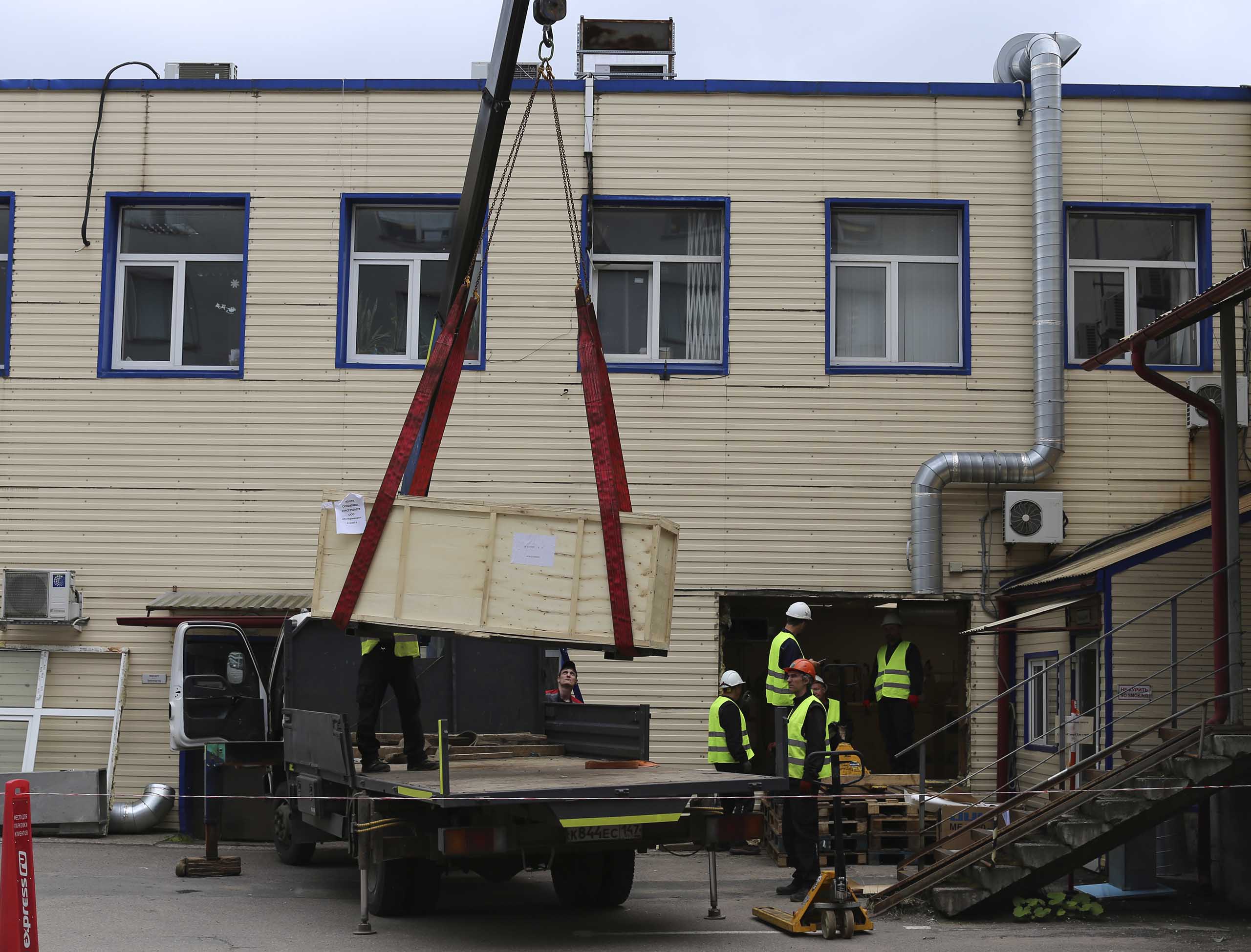 Фото Доставка с разгрузкой и подачей оборудования в технологический проем для типографии #30