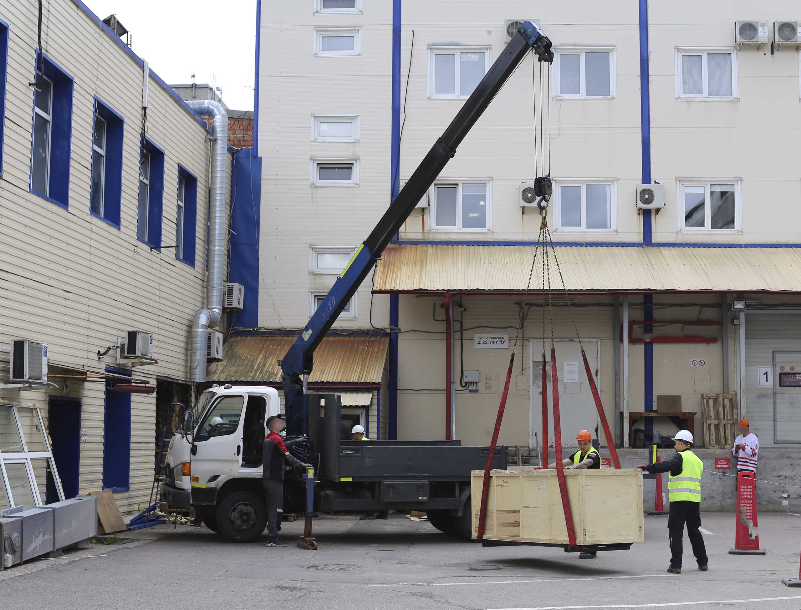 Фото Доставка с разгрузкой и подачей оборудования в технологический проем для типографии #31