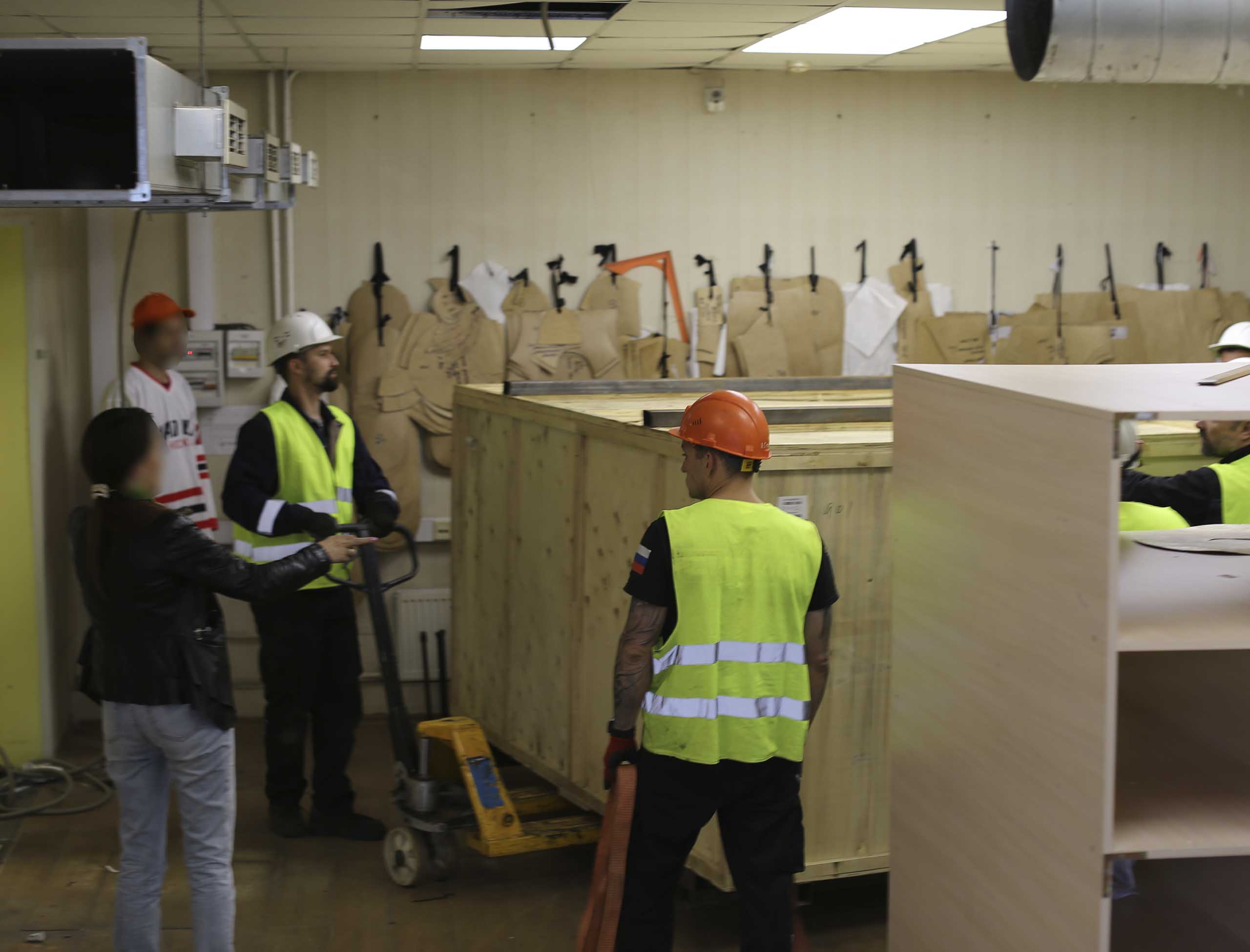 Фото Доставка с разгрузкой и подачей оборудования в технологический проем для типографии #33