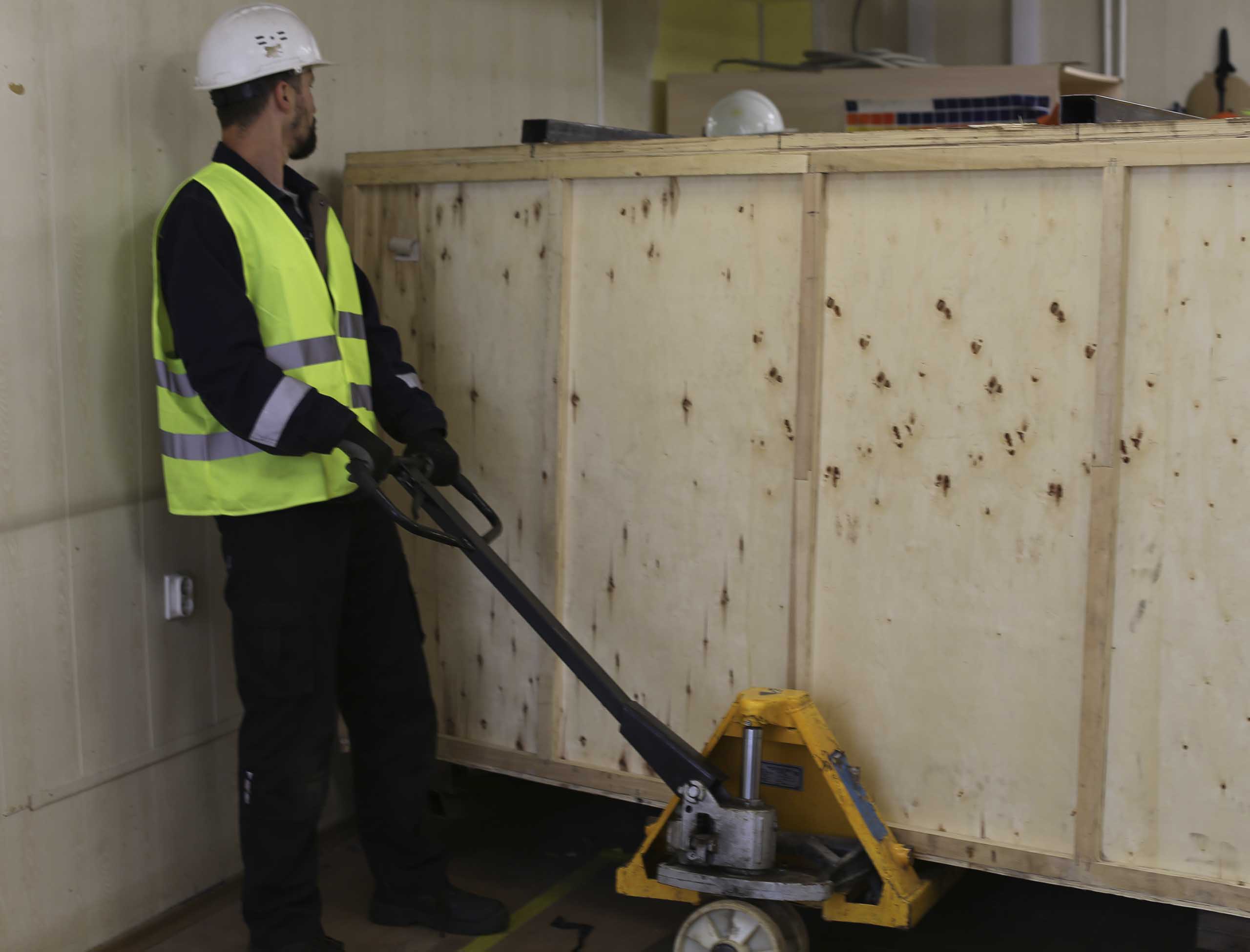 Фото Доставка с разгрузкой и подачей оборудования в технологический проем для типографии #35