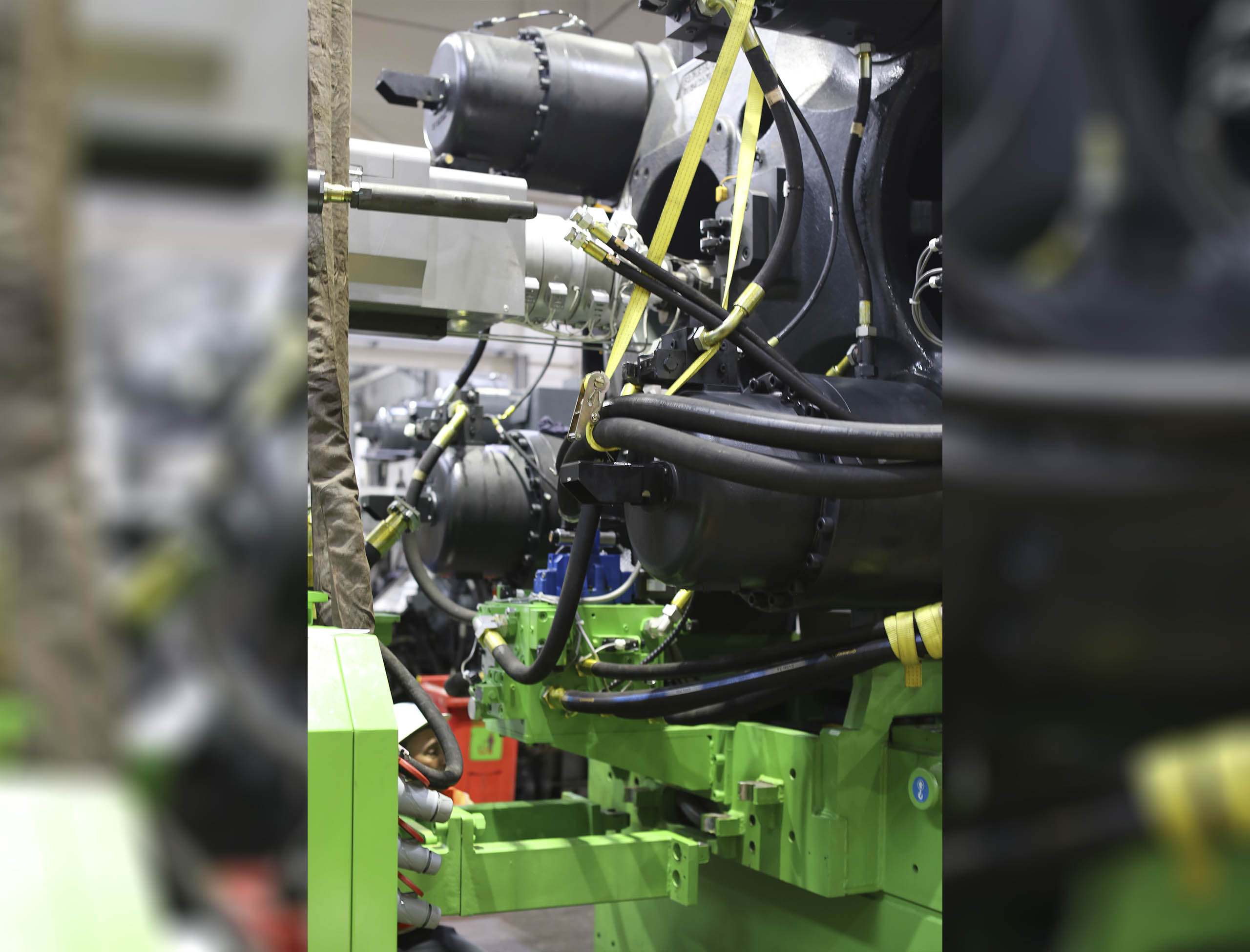 Фото Разгрузка контейнера с новым станком со сборкой и монтажом #1