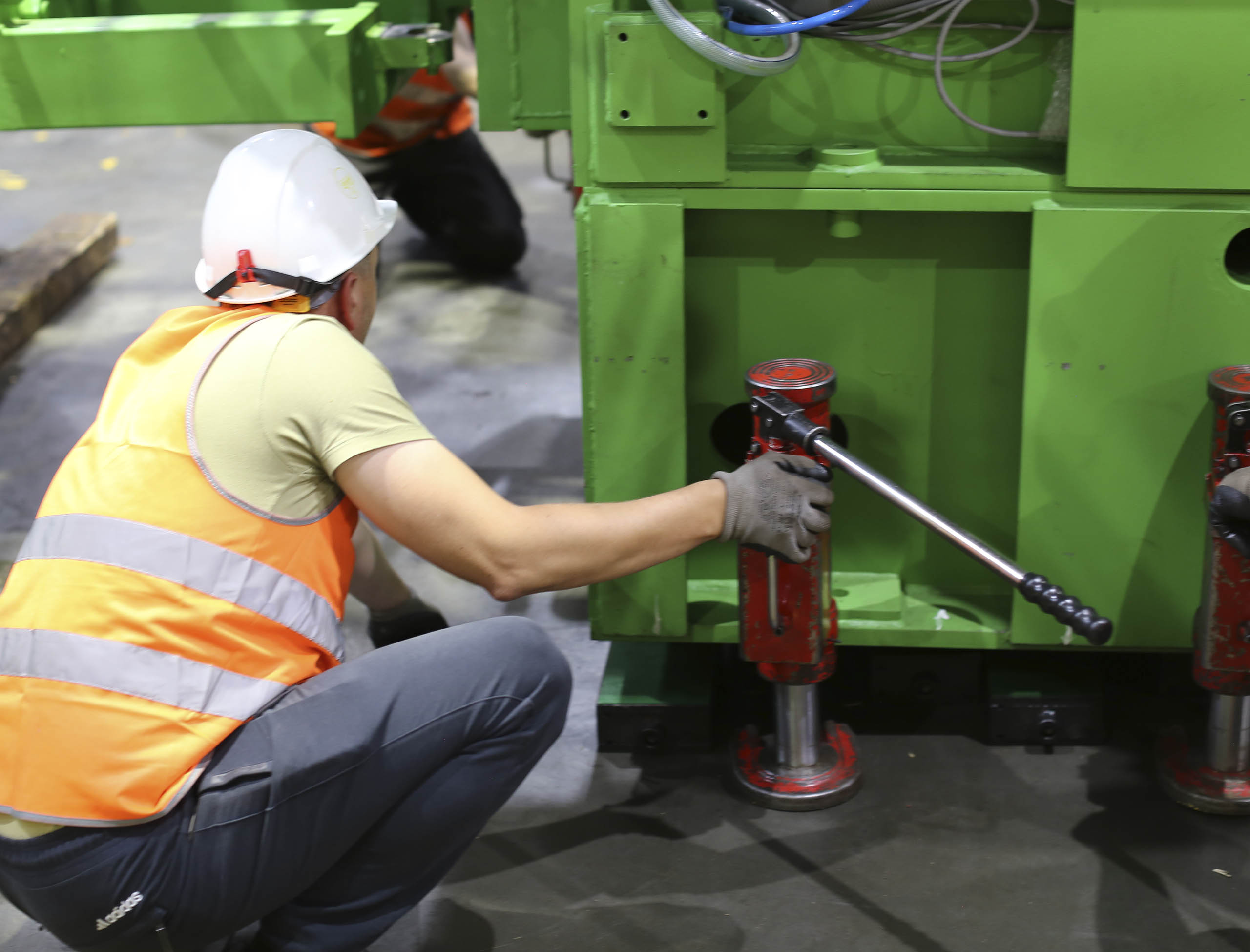 Фото Разгрузка контейнера с новым станком со сборкой и монтажом #10