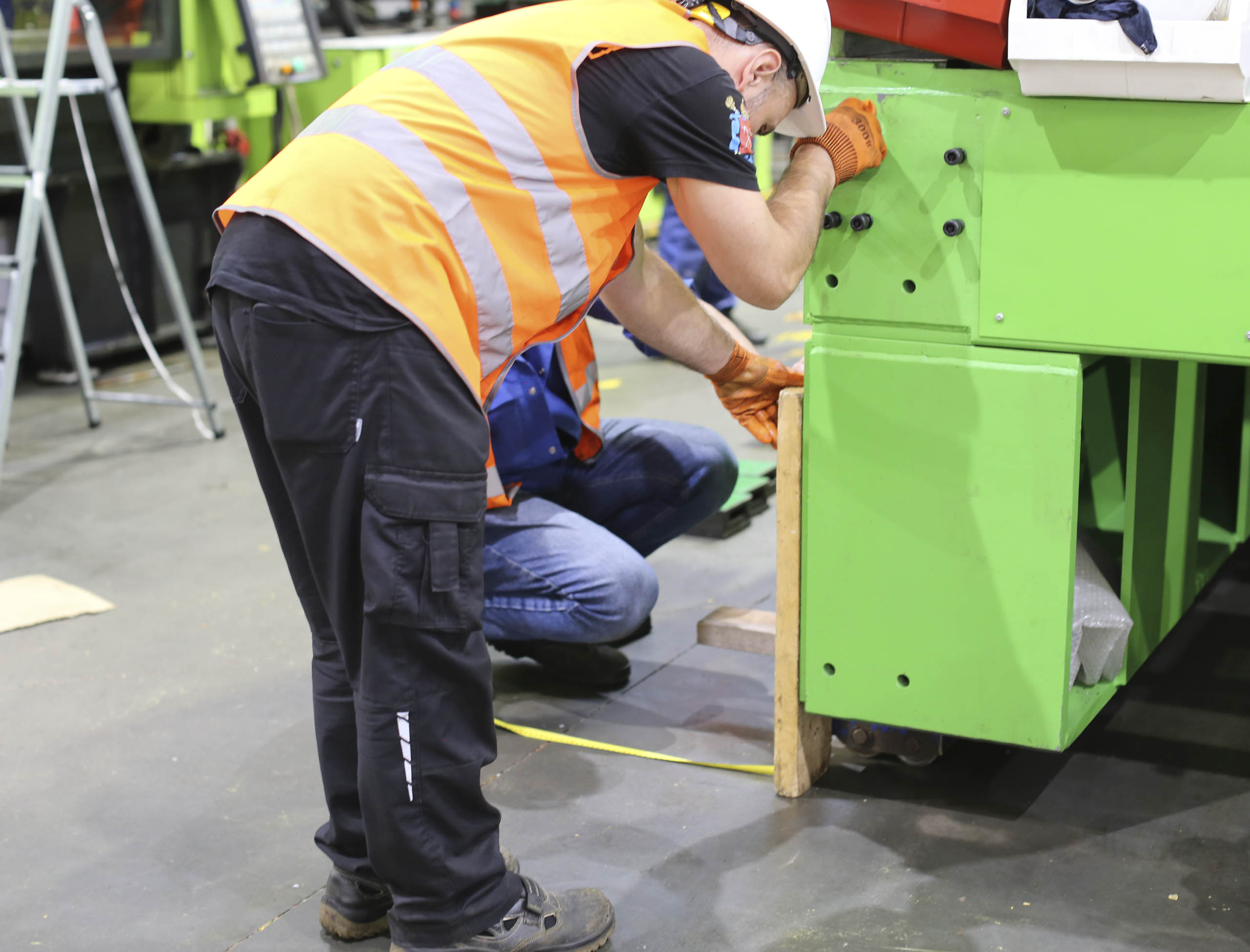 Фото Разгрузка контейнера с новым станком со сборкой и монтажом #18