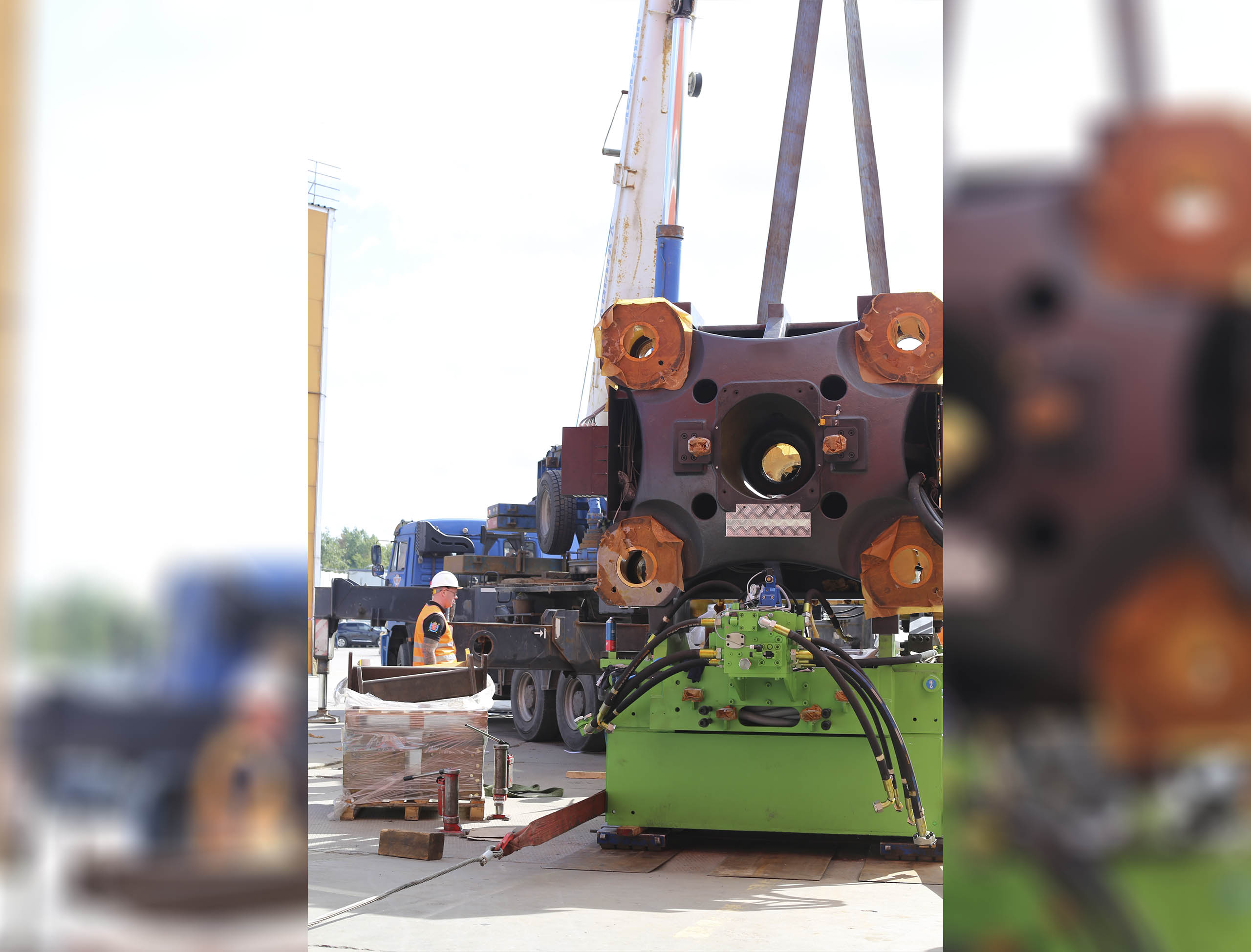 Фото Разгрузка контейнера с новым станком со сборкой и монтажом #25