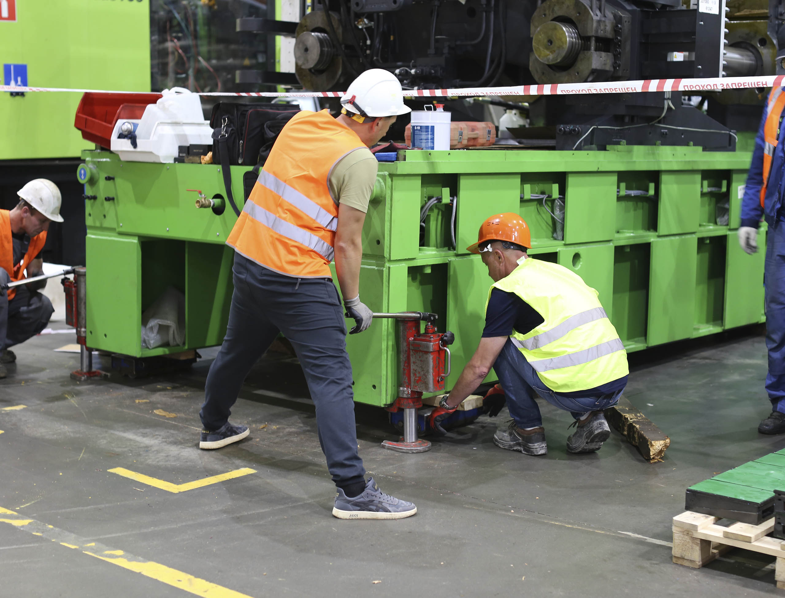 Фото Разгрузка контейнера с новым станком со сборкой и монтажом #49