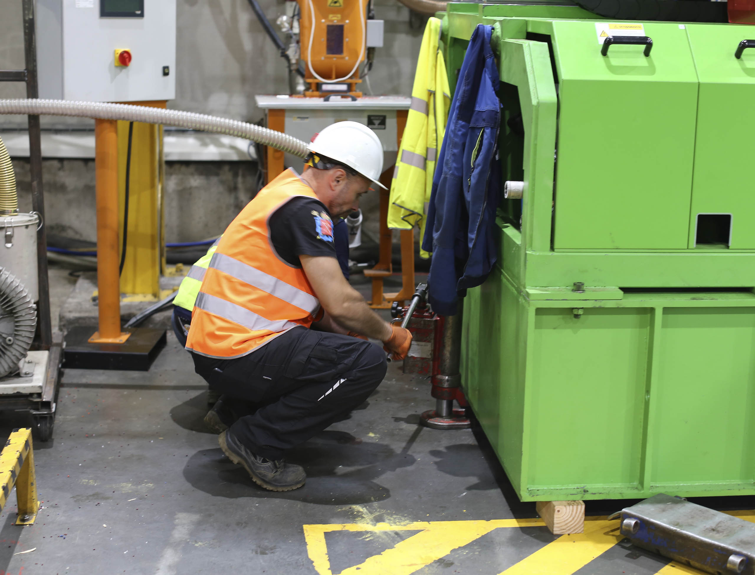 Фото Разгрузка контейнера с новым станком со сборкой и монтажом #65