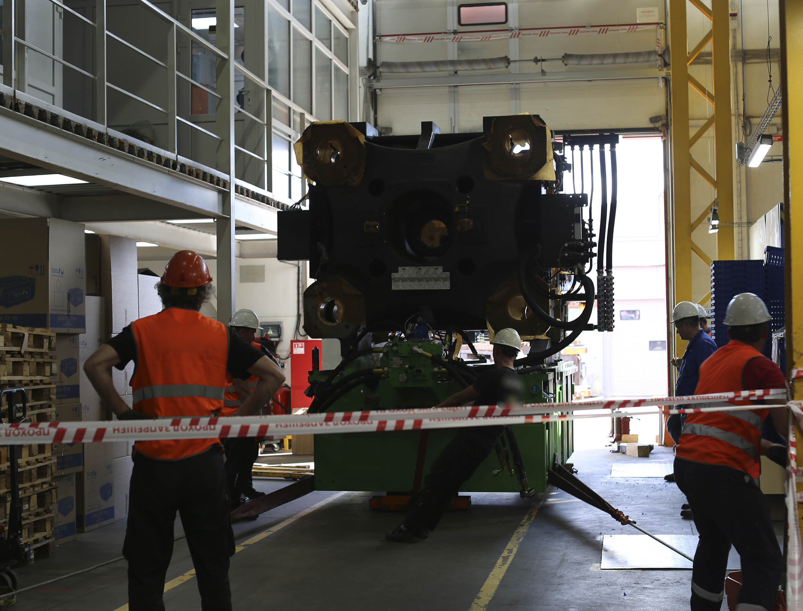 Фото Разгрузка контейнера с новым станком со сборкой и монтажом #81