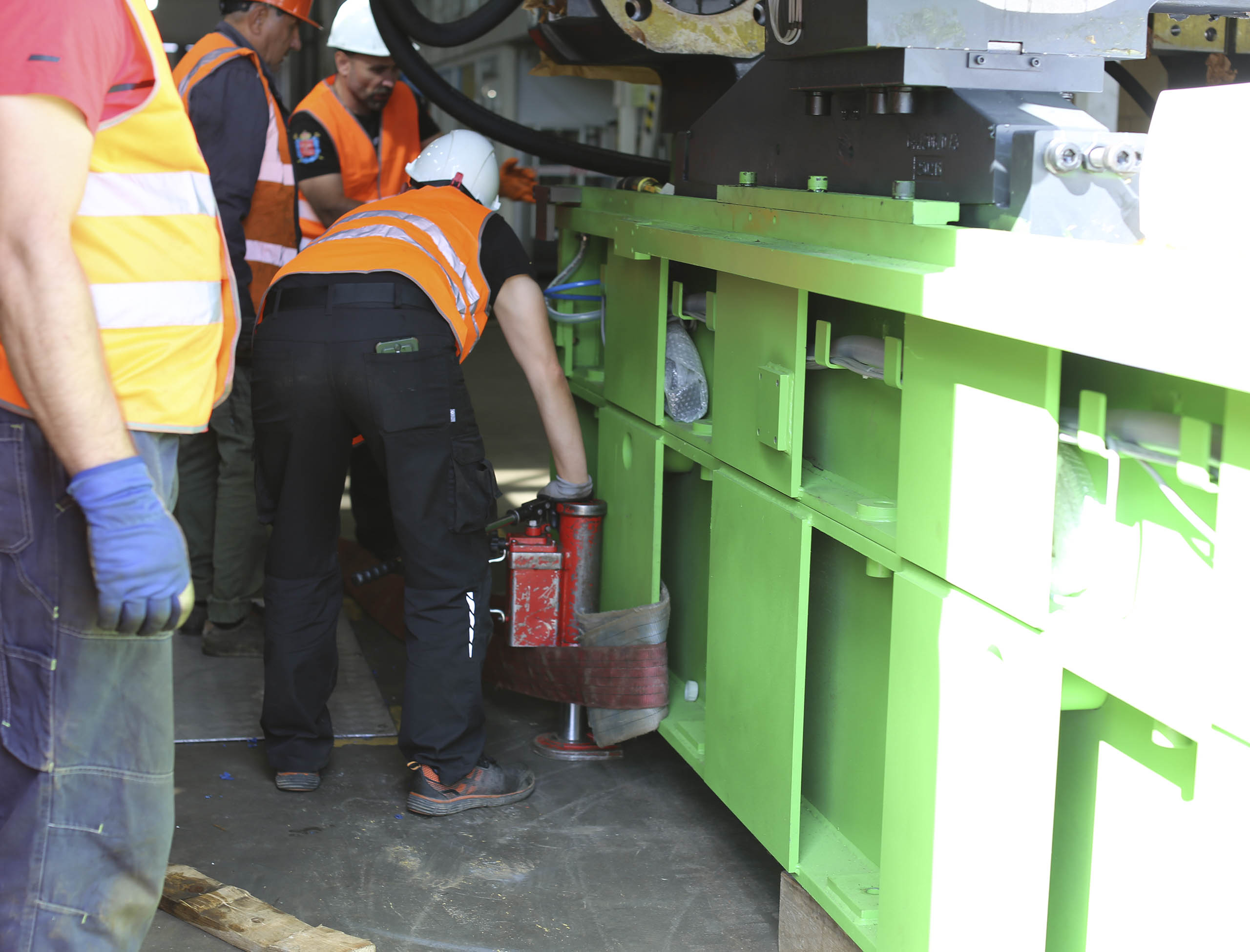 Фото Разгрузка контейнера с новым станком со сборкой и монтажом #83