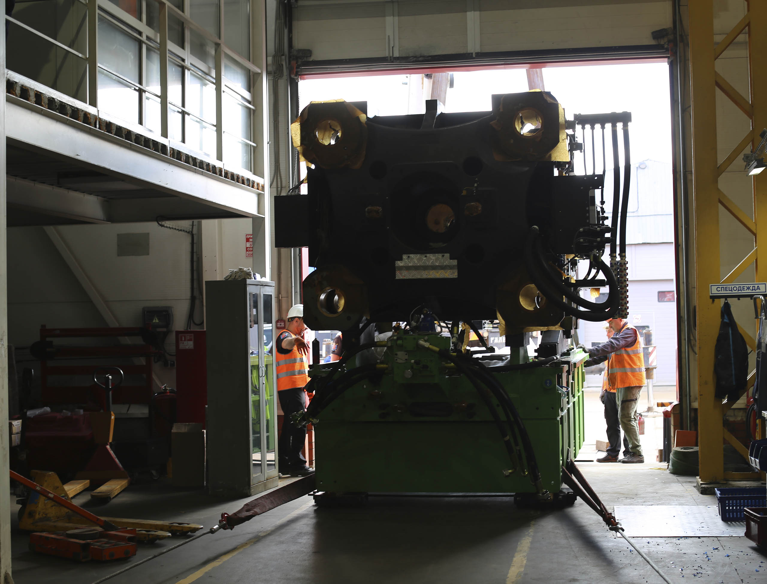 Фото Разгрузка контейнера с новым станком со сборкой и монтажом #86