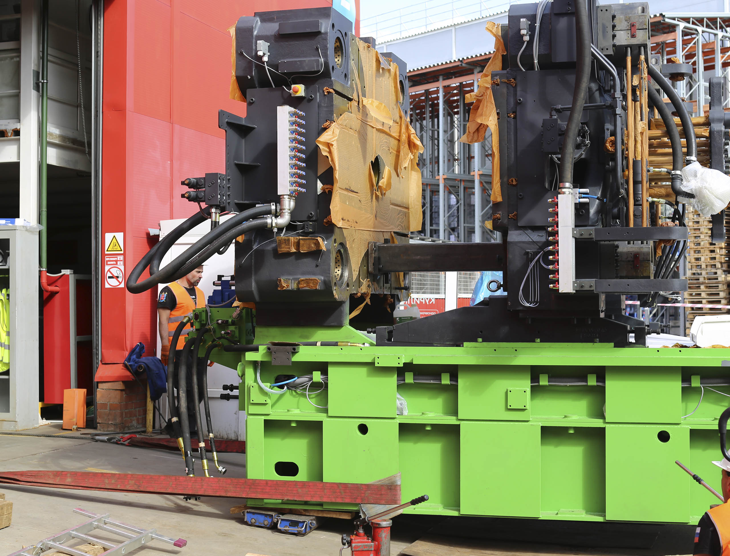 Фото Разгрузка контейнера с новым станком со сборкой и монтажом #94