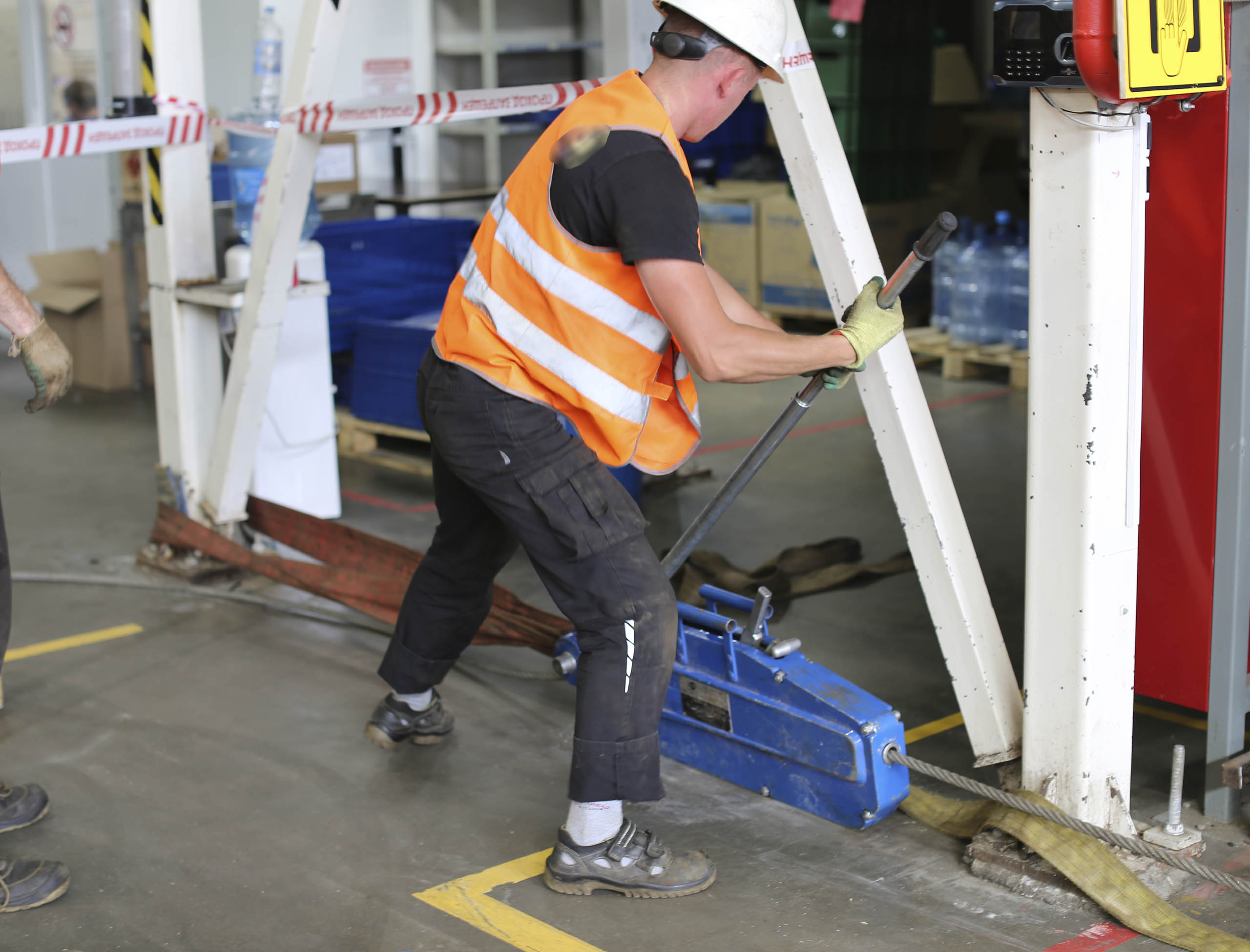 Фото Разгрузка контейнера с новым станком со сборкой и монтажом #95