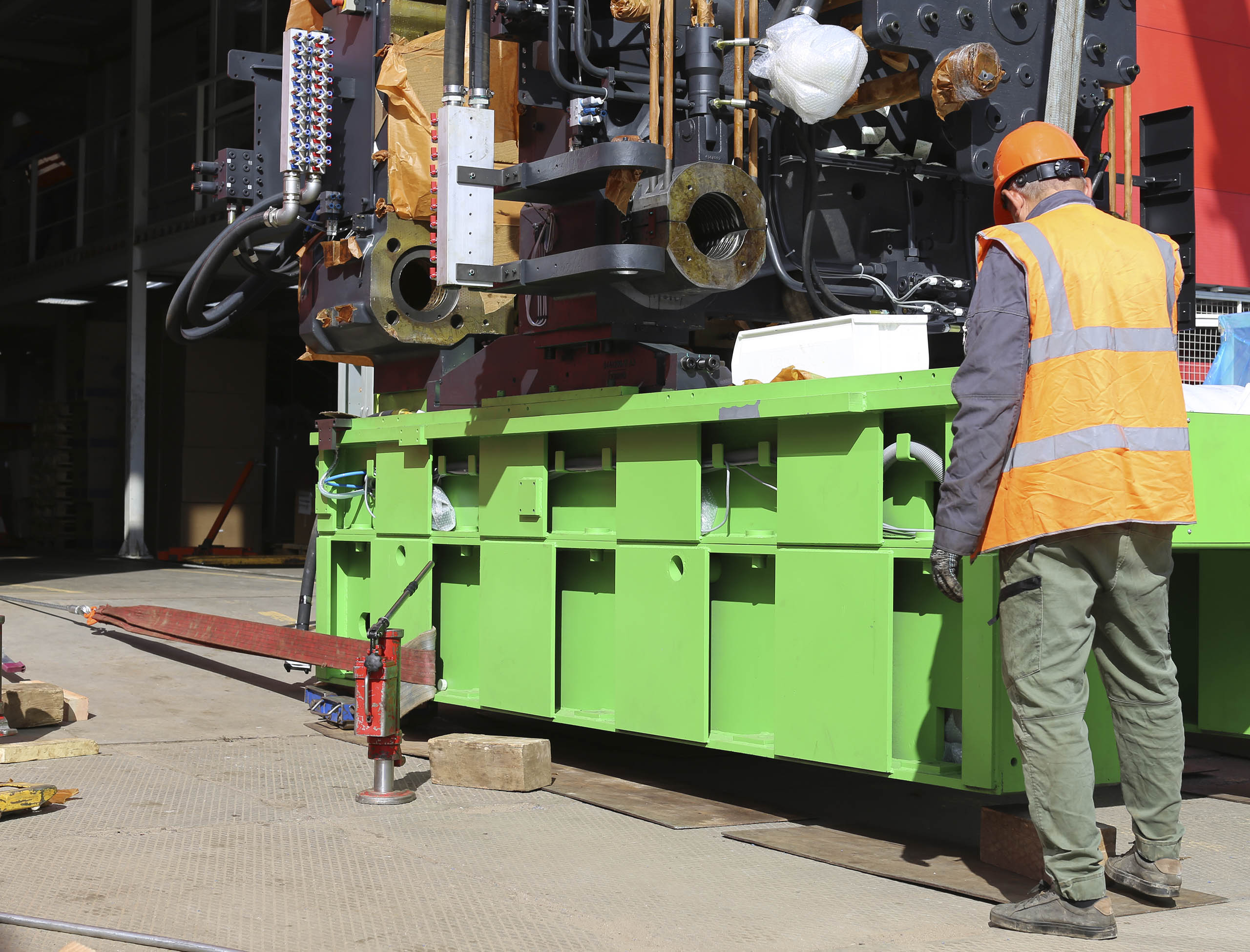 Фото Разгрузка контейнера с новым станком со сборкой и монтажом #96