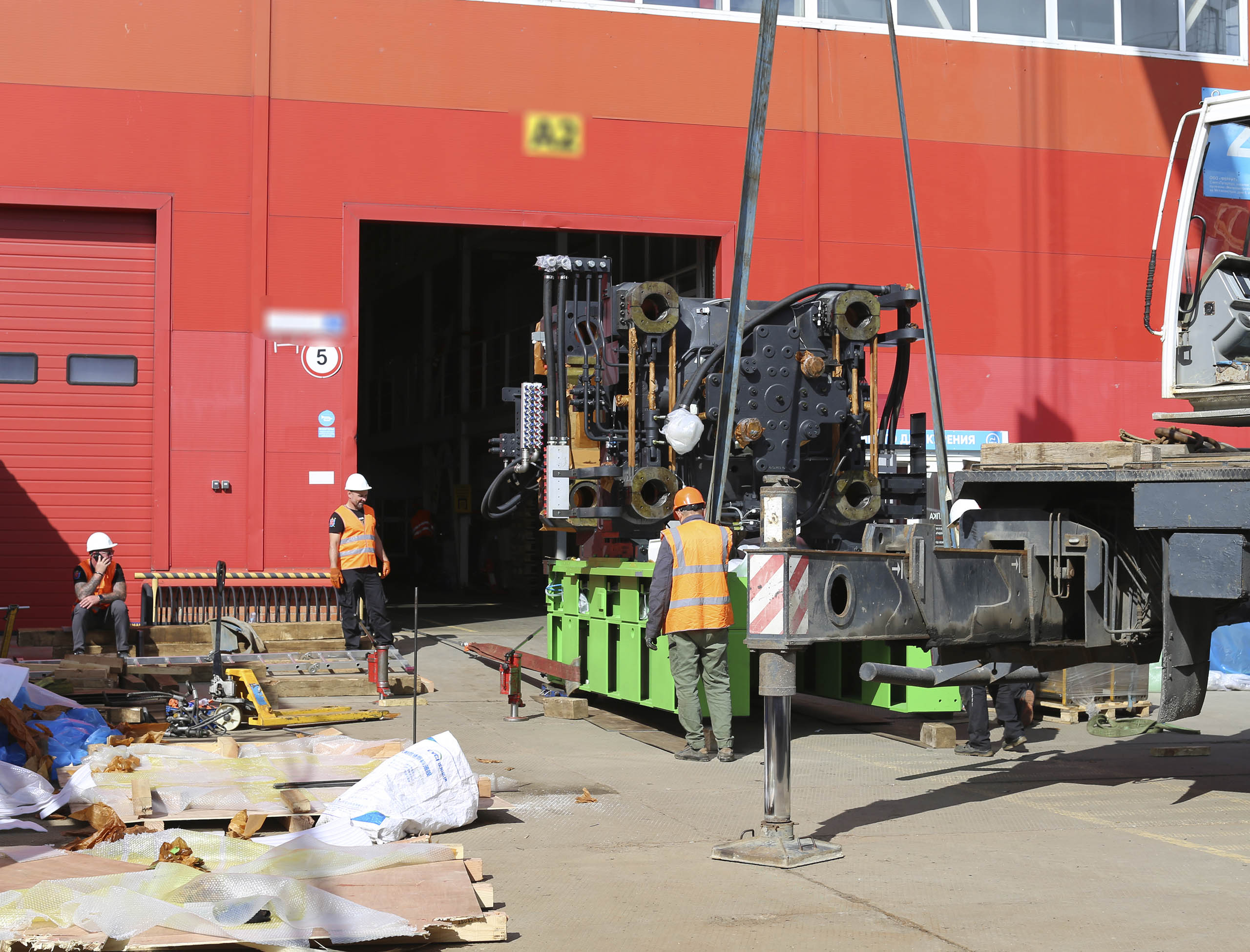 Фото Разгрузка контейнера с новым станком со сборкой и монтажом #97