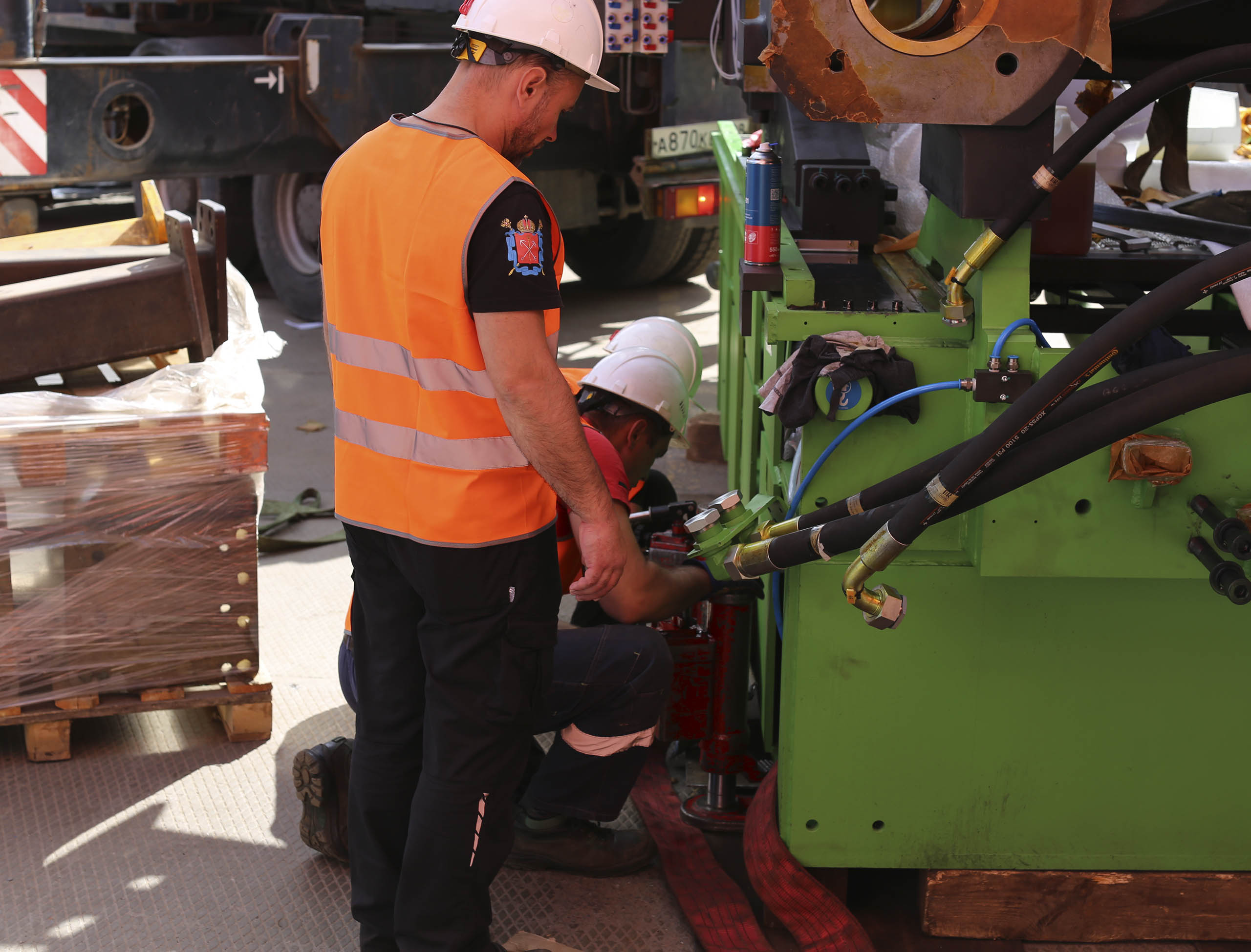 Фото Разгрузка контейнера с новым станком со сборкой и монтажом #103