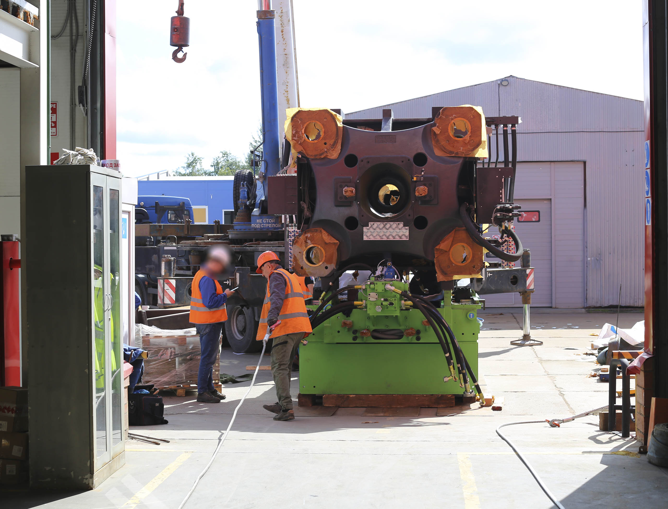 Фото Разгрузка контейнера с новым станком со сборкой и монтажом #104