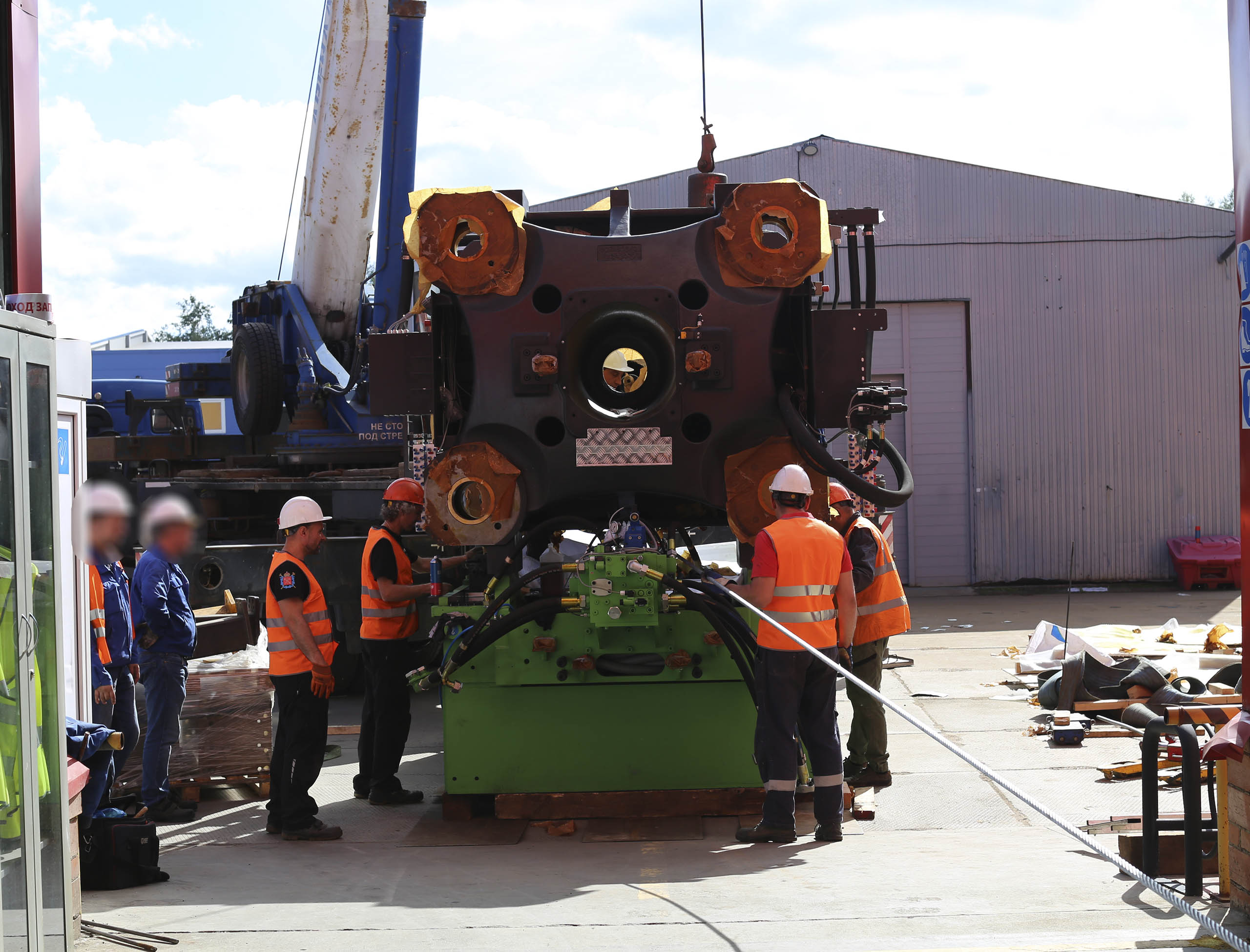 Фото Разгрузка контейнера с новым станком со сборкой и монтажом #106
