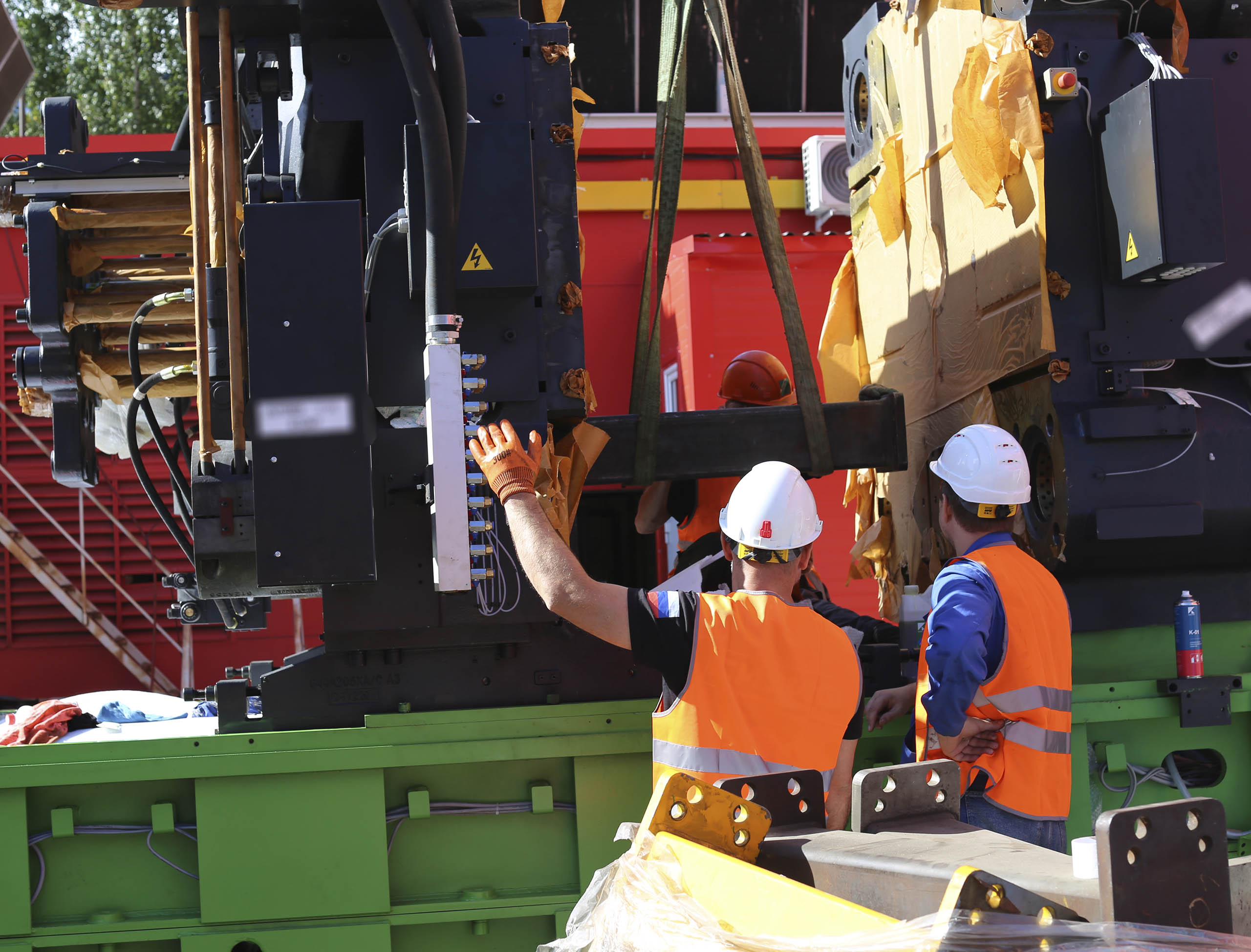 Фото Разгрузка контейнера с новым станком со сборкой и монтажом #109