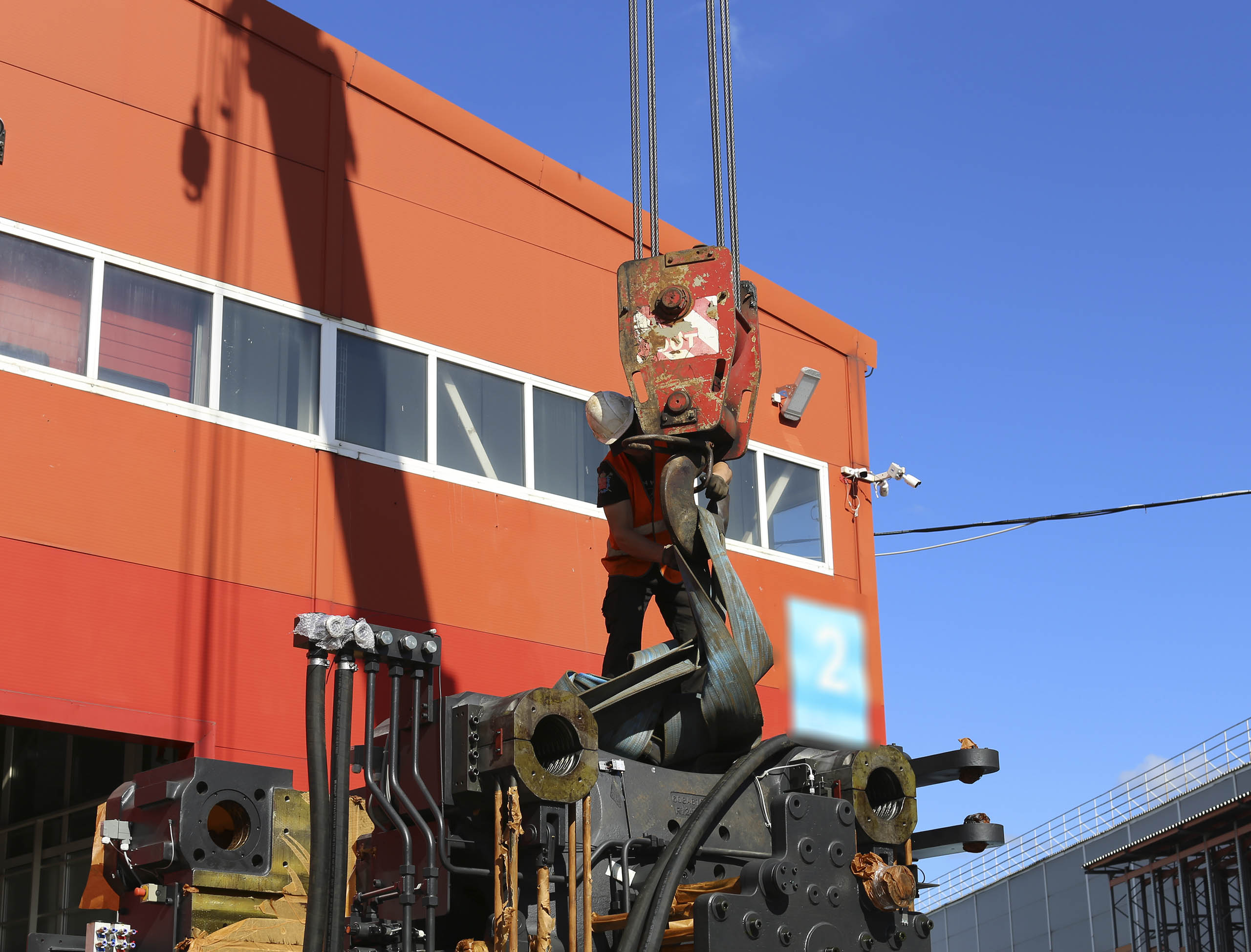 Фото Разгрузка контейнера с новым станком со сборкой и монтажом #112