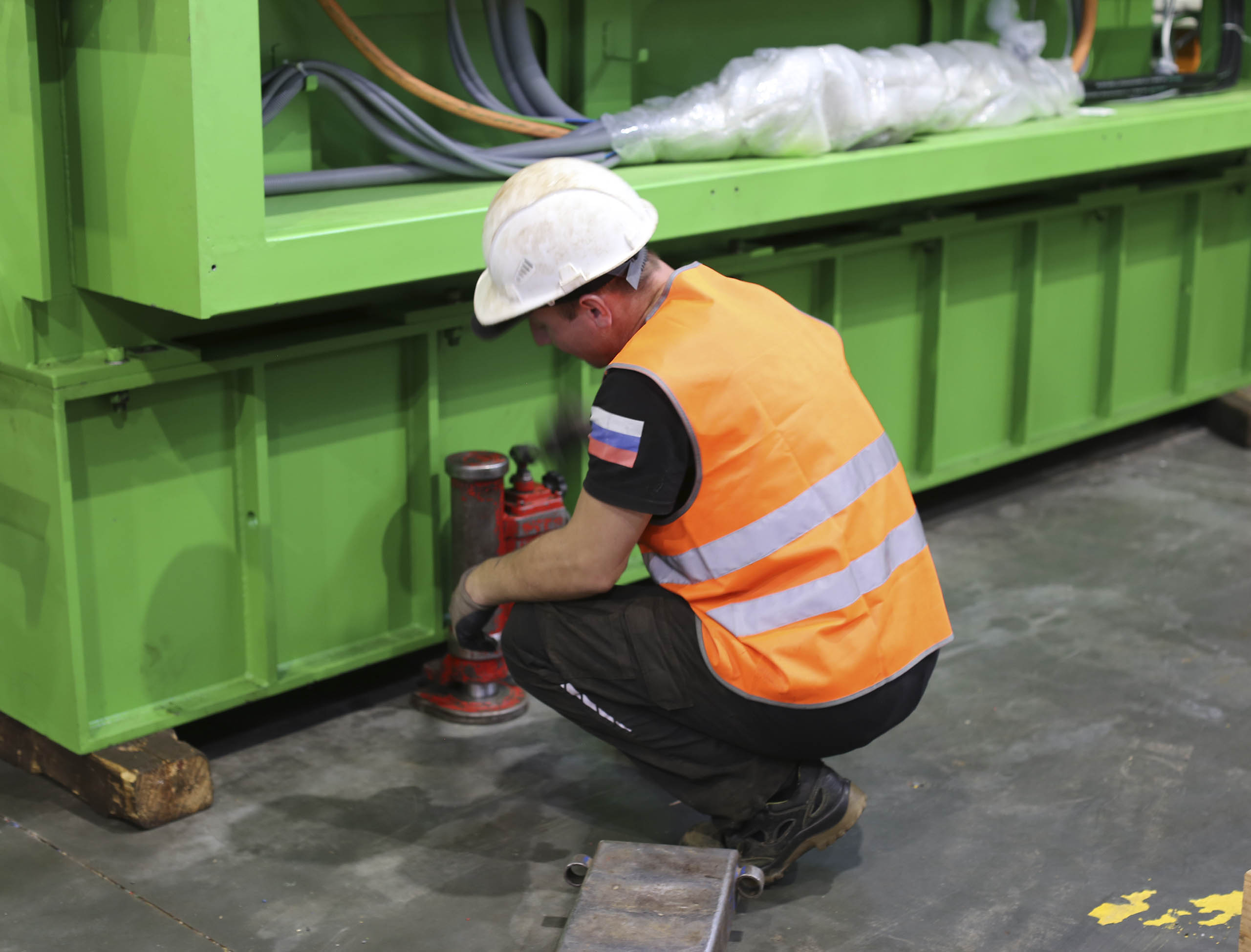 Фото Разгрузка контейнера с новым станком со сборкой и монтажом #118