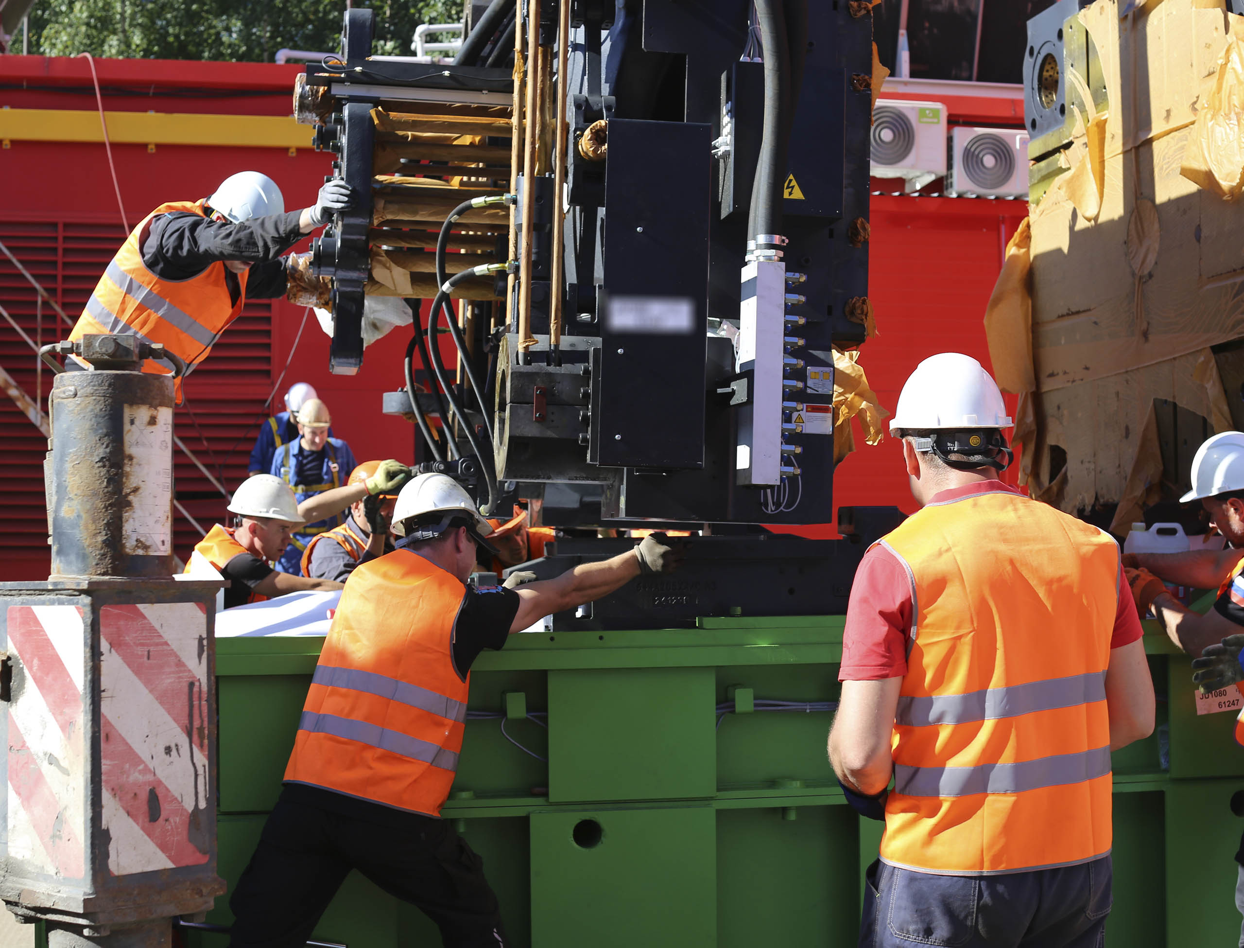 Фото Разгрузка контейнера с новым станком со сборкой и монтажом #127